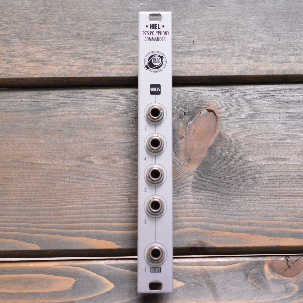 商品の詳細、状態などは【 梅田茶屋町店 】06-6292-7905または『商品についてのお問合せ』ボタンよりお問合せ下さい。シンセサイザー / モジュラーシンセ【商品状態】※※※【必ずご一読ください】※※※傷・使用感：傷・打痕などの使用感がございます。またその他の打痕・傷で写真では入りきらなかったものもありますので、お気軽に当店までお申し付けください。付属品：本体のみ、通常使用の上で問題なく演奏が可能でございます。また、こちらの商品は店内にて、現物を展示販売しております。可能な限り画像で確認出来るようにはしておりますが、ご来店が可能であれば是非現物をご確認ください。その際は店舗へ予めご連絡いただければ、当店スタッフがご準備してお待ちいたしますので、どうぞお気軽にご連絡ください。◆ご注意◆※こちらの商品は同時に店頭でも販売しております。　　売却時の商品情報の削除は迅速を心掛けておりますが、万一ご注文後に売り切れとなっておりました場合は、　　誠に申し訳ございませんがご容赦ください。※商品によって、調整等でお届けに2?3日いただく場合がございます。予めご了承ください。※商品のお問い合わせ、ご購入はメールでの対応を優先させていただく事を予めご了承ください。●当サイトでは転売や営利目的としたご注文に関してはキャンセル対応をさせていただきます。●こちらの商品は店頭でも同時に販売しております。●店頭や他のサイトでの売却時には商品情報の削除は迅速な対応を心がけておりますが万が一ご注文後に売切れとなっておりました場合は誠に申し訳ありませんがご了承下さい。●商品によって調整等でお届けにお時間をいただく場合がございます。●当店ではお買い上げ明細書のお渡しは行っておりません。　ご希望の場合はご注文後、お問い合わせよりご連絡下さいませ。　メールにてPDF形式のものをお送りさせていただきます。