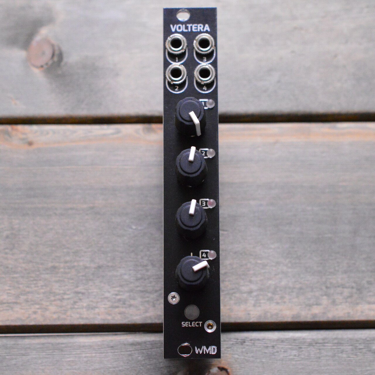 商品の詳細、状態などは【 梅田茶屋町店 】06-6292-7905または『商品についてのお問合せ』ボタンよりお問合せ下さい。シンセサイザー / モジュラーシンセ【商品状態】※※※【必ずご一読ください】※※※傷・使用感：傷・打痕などの使用感がございます。またその他の打痕・傷で写真では入りきらなかったものもありますので、お気軽に当店までお申し付けください。付属品：本体のみ、通常使用の上で問題なく演奏が可能でございます。また、こちらの商品は店内にて、現物を展示販売しております。可能な限り画像で確認出来るようにはしておりますが、ご来店が可能であれば是非現物をご確認ください。その際は店舗へ予めご連絡いただければ、当店スタッフがご準備してお待ちいたしますので、どうぞお気軽にご連絡ください。◆ご注意◆※こちらの商品は同時に店頭でも販売しております。　　売却時の商品情報の削除は迅速を心掛けておりますが、万一ご注文後に売り切れとなっておりました場合は、　　誠に申し訳ございませんがご容赦ください。※商品によって、調整等でお届けに2?3日いただく場合がございます。予めご了承ください。※商品のお問い合わせ、ご購入はメールでの対応を優先させていただく事を予めご了承ください。●当サイトでは転売や営利目的としたご注文に関してはキャンセル対応をさせていただきます。●こちらの商品は店頭でも同時に販売しております。●店頭や他のサイトでの売却時には商品情報の削除は迅速な対応を心がけておりますが万が一ご注文後に売切れとなっておりました場合は誠に申し訳ありませんがご了承下さい。●商品によって調整等でお届けにお時間をいただく場合がございます。●当店ではお買い上げ明細書のお渡しは行っておりません。　ご希望の場合はご注文後、お問い合わせよりご連絡下さいませ。　メールにてPDF形式のものをお送りさせていただきます。