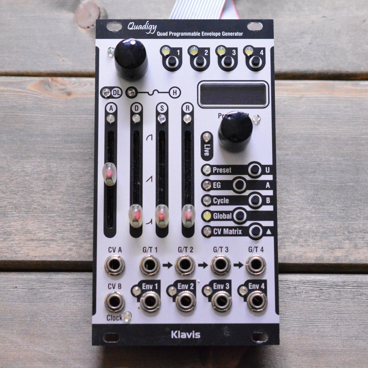 商品の詳細、状態などは【 梅田茶屋町店 】06-6292-7905または『商品についてのお問合せ』ボタンよりお問合せ下さい。シンセサイザー / モジュラーシンセ【商品状態】※※※【必ずご一読ください】※※※傷・使用感：傷・打痕などの使用感がございます。またその他の打痕・傷で写真では入りきらなかったものもありますので、お気軽に当店までお申し付けください。付属品：本体のみ、通常使用の上で問題なく演奏が可能でございます。また、こちらの商品は店内にて、現物を展示販売しております。可能な限り画像で確認出来るようにはしておりますが、ご来店が可能であれば是非現物をご確認ください。その際は店舗へ予めご連絡いただければ、当店スタッフがご準備してお待ちいたしますので、どうぞお気軽にご連絡ください。◆ご注意◆※こちらの商品は同時に店頭でも販売しております。　　売却時の商品情報の削除は迅速を心掛けておりますが、万一ご注文後に売り切れとなっておりました場合は、　　誠に申し訳ございませんがご容赦ください。※商品によって、調整等でお届けに2?3日いただく場合がございます。予めご了承ください。※商品のお問い合わせ、ご購入はメールでの対応を優先させていただく事を予めご了承ください。●当サイトでは転売や営利目的としたご注文に関してはキャンセル対応をさせていただきます。●こちらの商品は店頭でも同時に販売しております。●店頭や他のサイトでの売却時には商品情報の削除は迅速な対応を心がけておりますが万が一ご注文後に売切れとなっておりました場合は誠に申し訳ありませんがご了承下さい。●商品によって調整等でお届けにお時間をいただく場合がございます。●当店ではお買い上げ明細書のお渡しは行っておりません。　ご希望の場合はご注文後、お問い合わせよりご連絡下さいませ。　メールにてPDF形式のものをお送りさせていただきます。