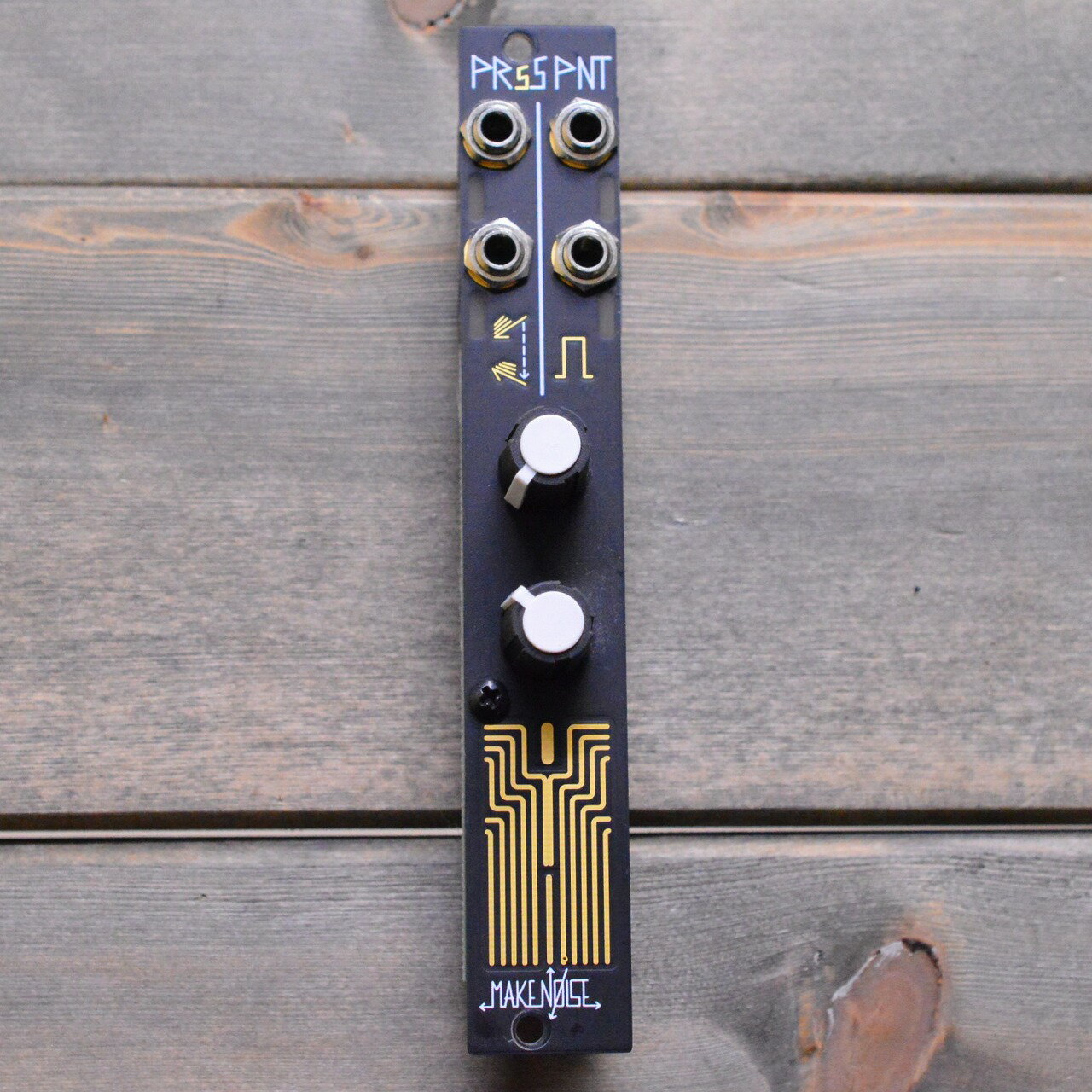 商品の詳細、状態などは【 梅田茶屋町店 】06-6292-7905または『商品についてのお問合せ』ボタンよりお問合せ下さい。シンセサイザー / モジュラーシンセ【商品状態】※※※【必ずご一読ください】※※※傷・使用感：傷・打痕などの使用感がございます。またその他の打痕・傷で写真では入りきらなかったものもありますので、お気軽に当店までお申し付けください。付属品：本体のみ、通常使用の上で問題なく演奏が可能でございます。また、こちらの商品は店内にて、現物を展示販売しております。可能な限り画像で確認出来るようにはしておりますが、ご来店が可能であれば是非現物をご確認ください。その際は店舗へ予めご連絡いただければ、当店スタッフがご準備してお待ちいたしますので、どうぞお気軽にご連絡ください。◆ご注意◆※こちらの商品は同時に店頭でも販売しております。　　売却時の商品情報の削除は迅速を心掛けておりますが、万一ご注文後に売り切れとなっておりました場合は、　　誠に申し訳ございませんがご容赦ください。※商品によって、調整等でお届けに2?3日いただく場合がございます。予めご了承ください。※商品のお問い合わせ、ご購入はメールでの対応を優先させていただく事を予めご了承ください。●当サイトでは転売や営利目的としたご注文に関してはキャンセル対応をさせていただきます。●こちらの商品は店頭でも同時に販売しております。●店頭や他のサイトでの売却時には商品情報の削除は迅速な対応を心がけておりますが万が一ご注文後に売切れとなっておりました場合は誠に申し訳ありませんがご了承下さい。●商品によって調整等でお届けにお時間をいただく場合がございます。●当店ではお買い上げ明細書のお渡しは行っておりません。　ご希望の場合はご注文後、お問い合わせよりご連絡下さいませ。　メールにてPDF形式のものをお送りさせていただきます。