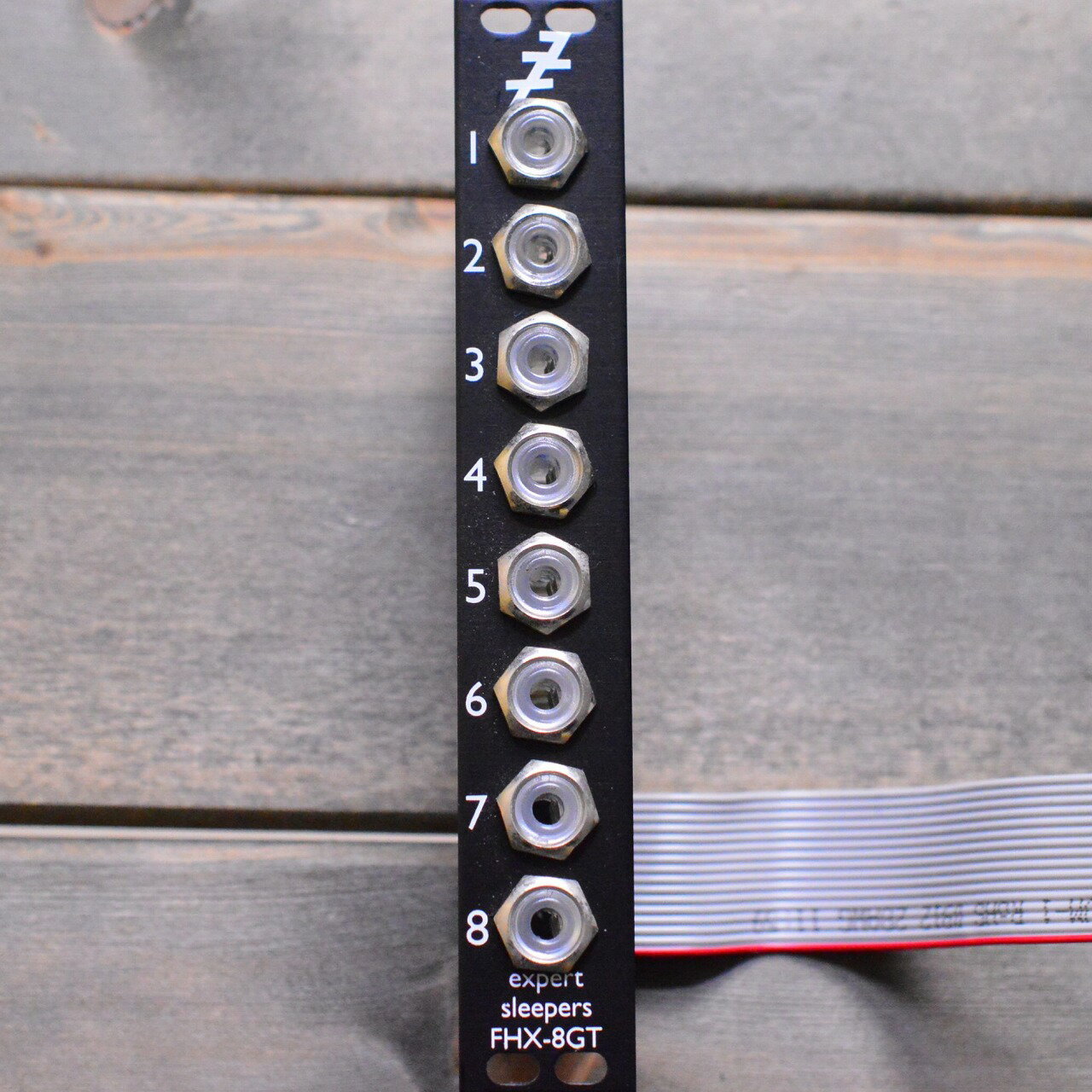 商品の詳細、状態などは【 梅田茶屋町店 】06-6292-7905または『商品についてのお問合せ』ボタンよりお問合せ下さい。シンセサイザー / モジュラーシンセ【商品状態】※※※【必ずご一読ください】※※※傷・使用感：傷・打痕などの使用感がございます。またその他の打痕・傷で写真では入りきらなかったものもありますので、お気軽に当店までお申し付けください。付属品：本体のみ、通常使用の上で問題なく演奏が可能でございます。また、こちらの商品は店内にて、現物を展示販売しております。可能な限り画像で確認出来るようにはしておりますが、ご来店が可能であれば是非現物をご確認ください。その際は店舗へ予めご連絡いただければ、当店スタッフがご準備してお待ちいたしますので、どうぞお気軽にご連絡ください。◆ご注意◆※こちらの商品は同時に店頭でも販売しております。　　売却時の商品情報の削除は迅速を心掛けておりますが、万一ご注文後に売り切れとなっておりました場合は、　　誠に申し訳ございませんがご容赦ください。※商品によって、調整等でお届けに2?3日いただく場合がございます。予めご了承ください。※商品のお問い合わせ、ご購入はメールでの対応を優先させていただく事を予めご了承ください。●当サイトでは転売や営利目的としたご注文に関してはキャンセル対応をさせていただきます。●こちらの商品は店頭でも同時に販売しております。●店頭や他のサイトでの売却時には商品情報の削除は迅速な対応を心がけておりますが万が一ご注文後に売切れとなっておりました場合は誠に申し訳ありませんがご了承下さい。●商品によって調整等でお届けにお時間をいただく場合がございます。●当店ではお買い上げ明細書のお渡しは行っておりません。　ご希望の場合はご注文後、お問い合わせよりご連絡下さいませ。　メールにてPDF形式のものをお送りさせていただきます。