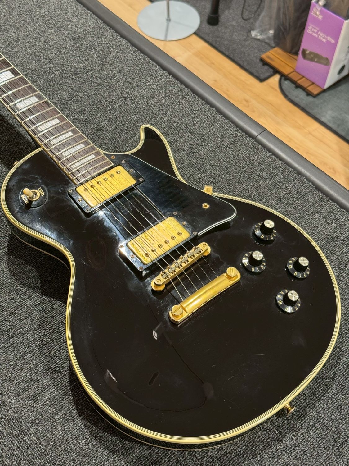 商品の詳細、状態などは【 八王子オクトーレ店 】042-631-3031または『商品についてのお問合せ』ボタンよりお問合せ下さい。エレキギターフレット残り：7割トラスロッドの余裕：あり打痕：あり傷や汚れ：あり電装パーツ：問題なしジャック：問題なし重量：3.57kg※4弦ペグが軽く歪んでいます。※ネックとボディのジョイント部にクラックが入っています。●当サイトでは転売や営利目的としたご注文に関してはキャンセル対応をさせていただきます。●こちらの商品は店頭でも同時に販売しております。●店頭や他のサイトでの売却時には商品情報の削除は迅速な対応を心がけておりますが万が一ご注文後に売切れとなっておりました場合は誠に申し訳ありませんがご了承下さい。●商品によって調整等でお届けにお時間をいただく場合がございます。●当店ではお買い上げ明細書のお渡しは行っておりません。　ご希望の場合はご注文後、お問い合わせよりご連絡下さいませ。　メールにてPDF形式のものをお送りさせていただきます。