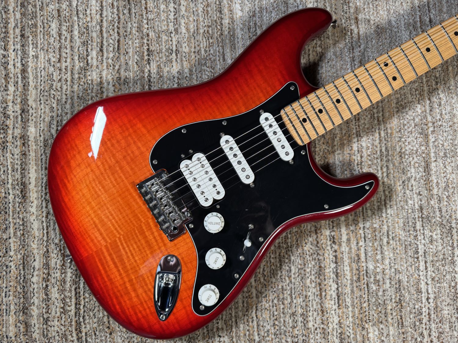 ����š�Fender�ʥե��������/ Player STRATOCASTER HSS PLUS TOP Aged Cherry Burst��...