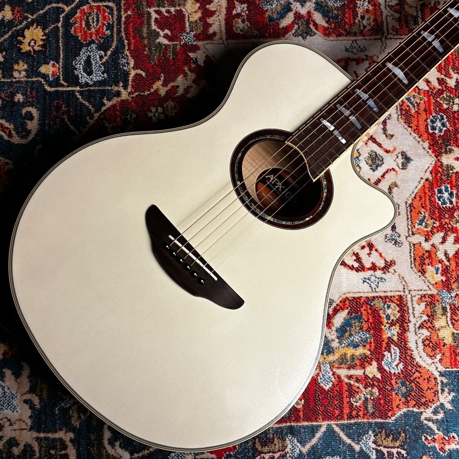 ヤマハ エレアコギターAPX 1000 PW　超美品！ハードケース入りす Amazon | ヤマハ YAMAHA エレアコギター APX1000 PW | エレアコギター