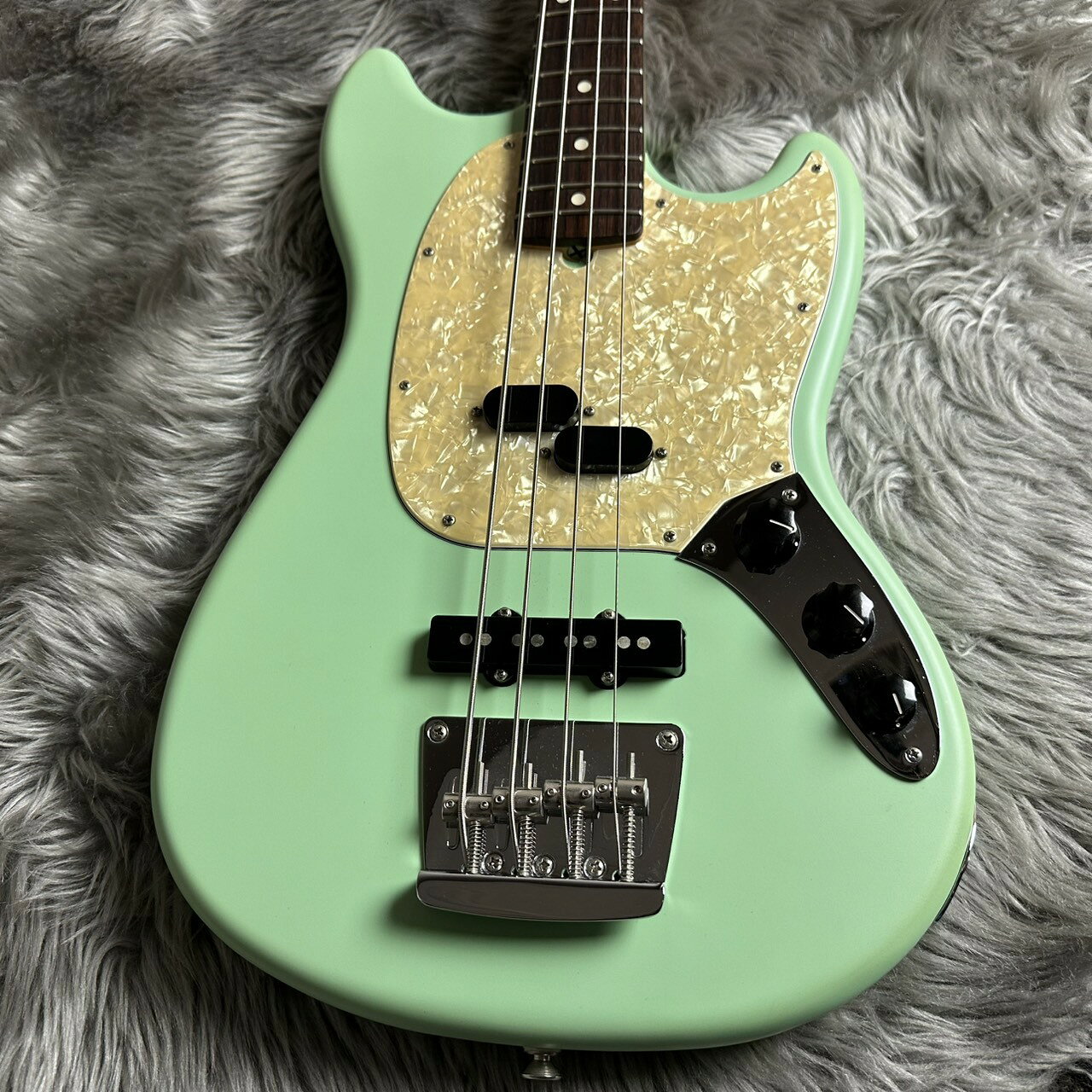 【中古】Fender（フェンダー）/ American Performer Mustang Bass- Satin Surf Green【現物画像】【USED】【マークイズ福岡ももち店】(2500002807990)