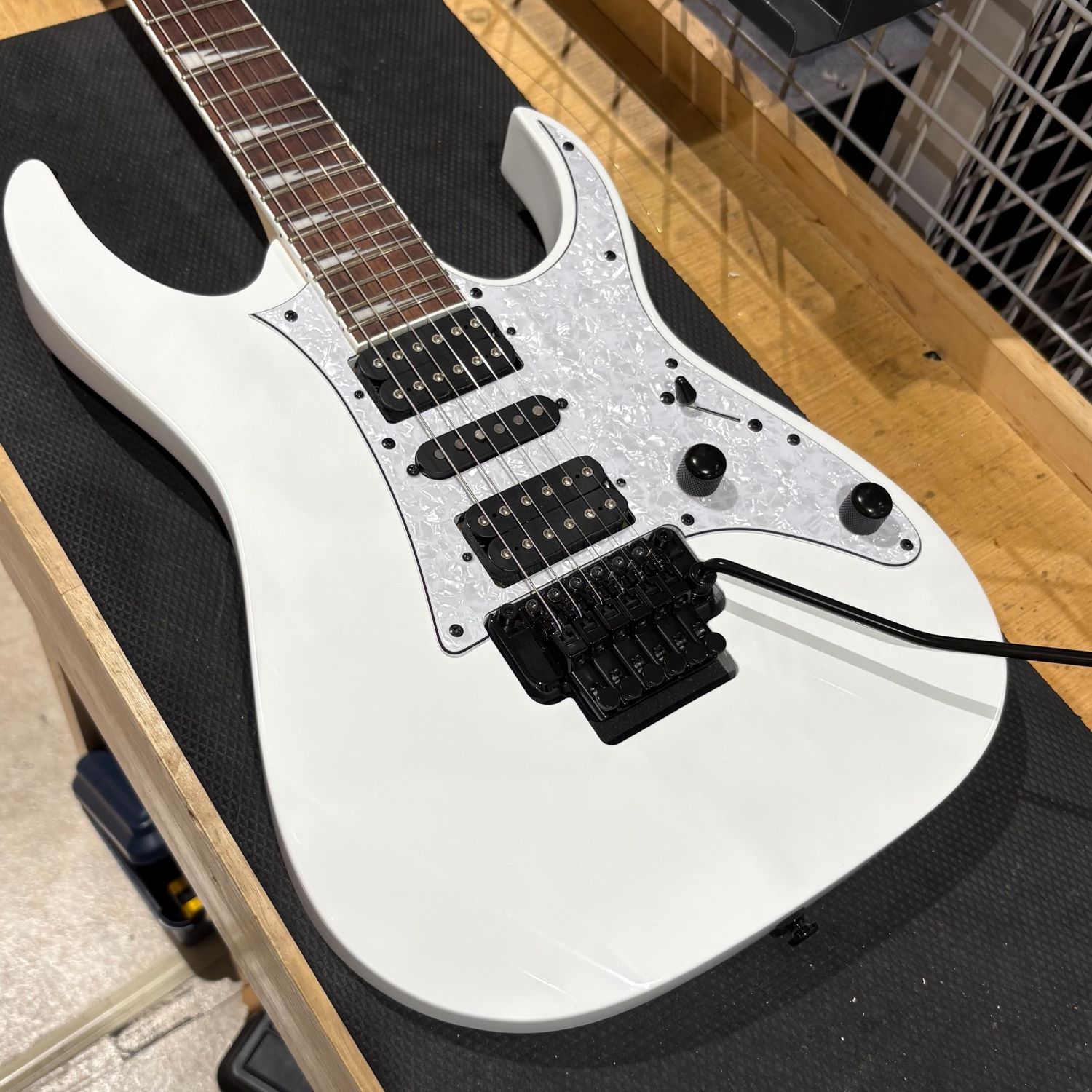 楽天市場】ibanez rga（エレキギター｜ギター）：ギター・ベース<楽器
