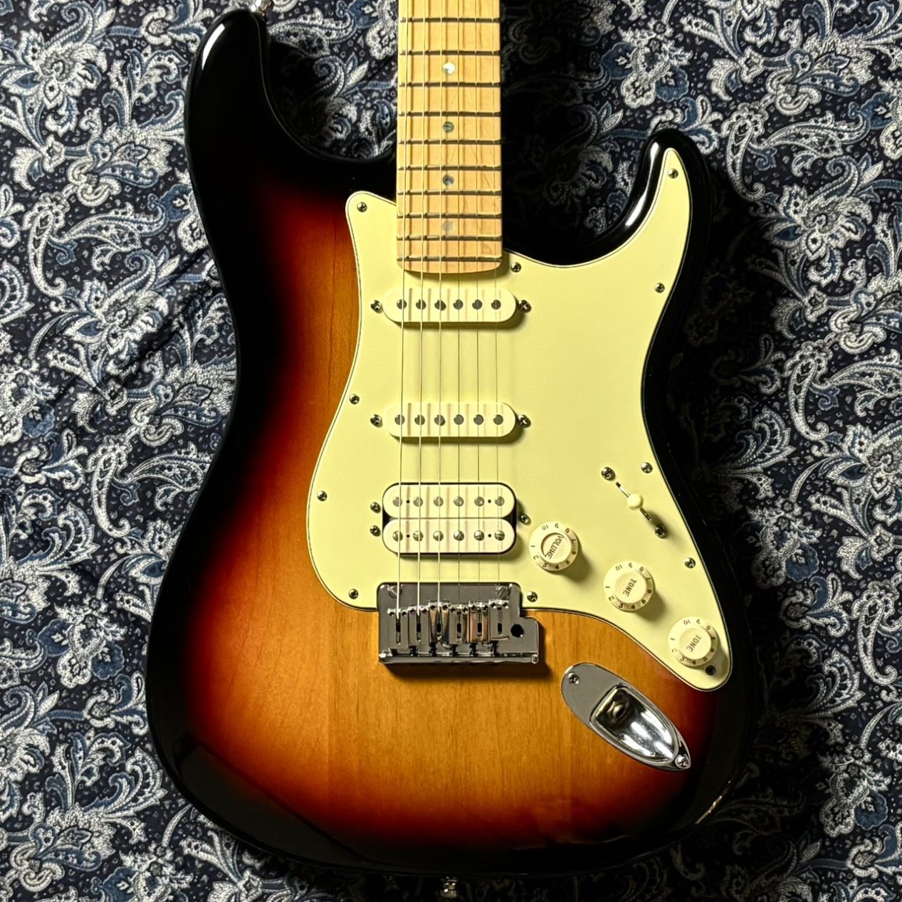 【中古】Fender（フェンダー）/ American Deluxe Stratocaster Maple HSS 3-Color Sunburst【3.61kg】2007年製【USED】【イオンモール大日店】(2500004236798)