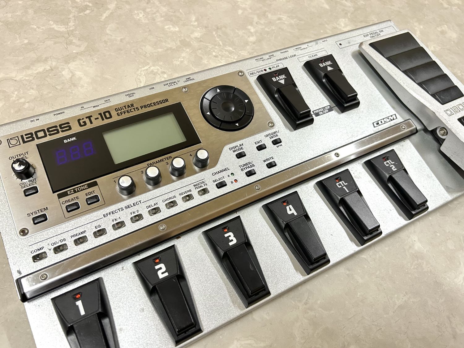 動作良好美品】BOSS GT-8 ギターエフェクター ハードケース付き 綺麗