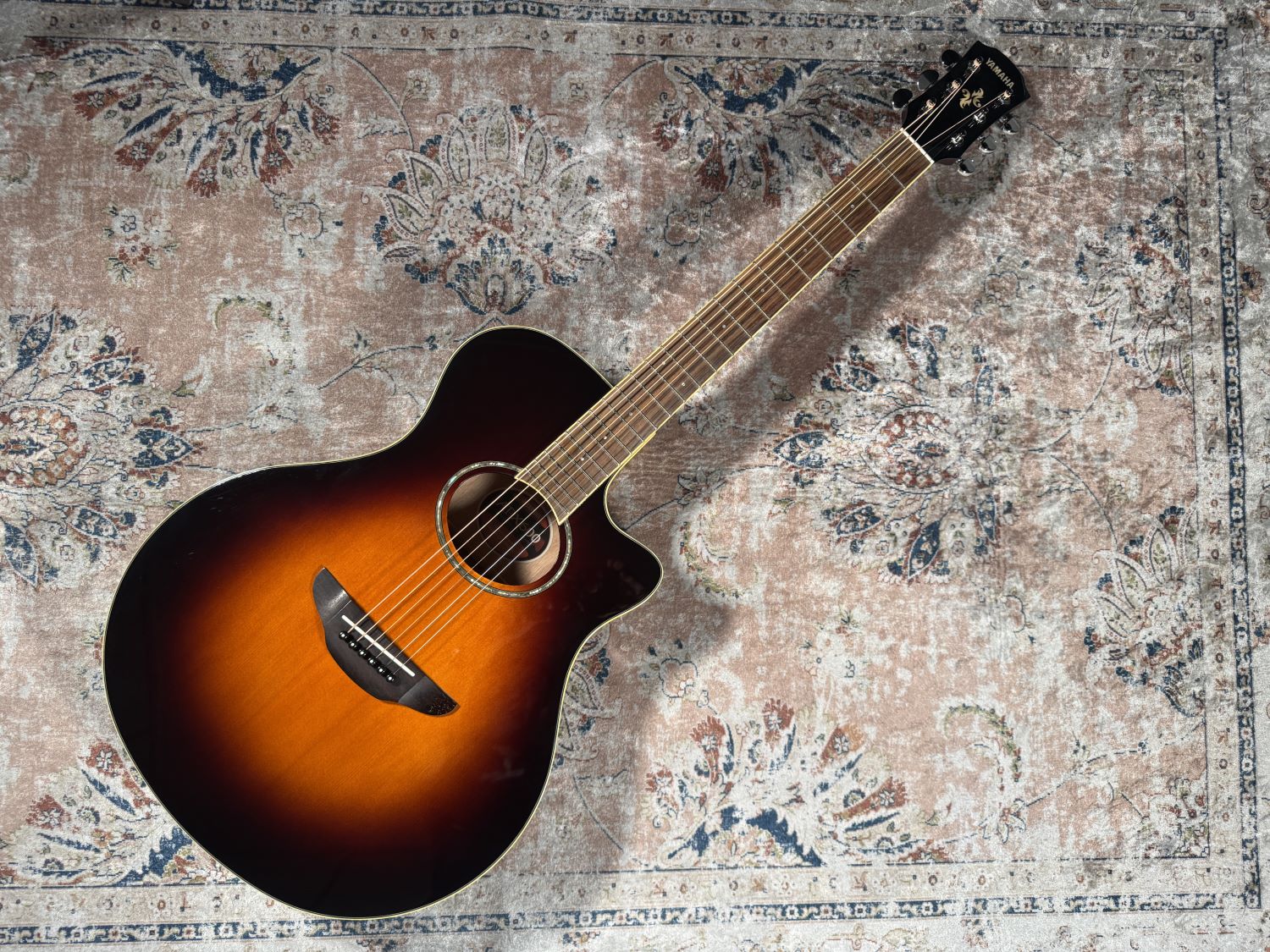YMAHA APX500Ⅱ エレキアコースティックギター 美品！ YMAHA APX500Ⅱ エレキアコースティックギター 美品！ YMAHA APX500Ⅱ