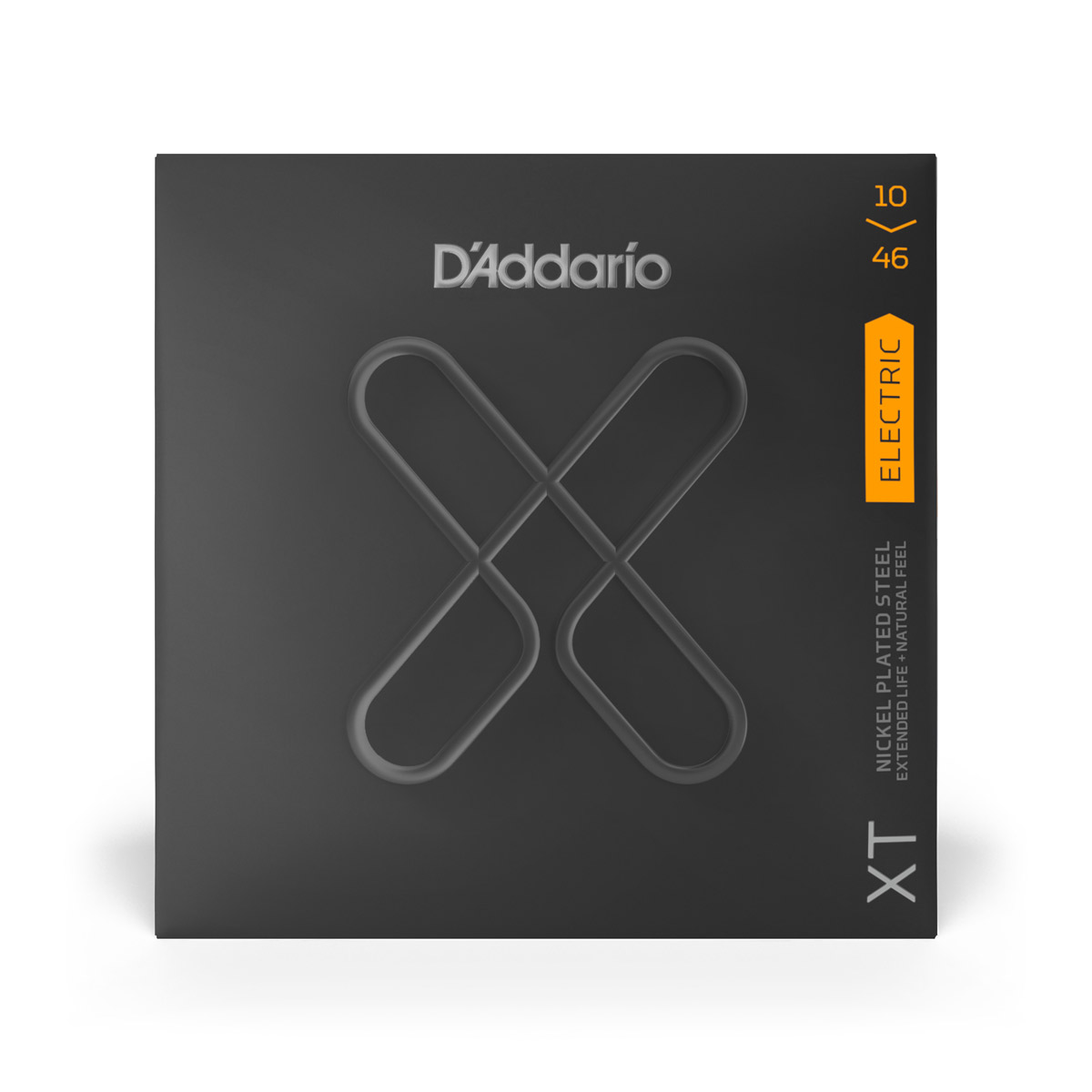 D'Addario(ダダリオ)から最新のコーティング弦「XTシリーズ」が誕生【特徴】D'Addario社では、独自の最新コーティングテクノロジーとこれまでに開発してきたNYSteelといった素材やFusionTwistsのような革新的要素を組み合わせ、現実が難しいといわれてきたノンコーティング弦のようなナチュラルなトーンとタッチフィーリングを併せ持ったロングライフの弦の開発に取り組んできました。XTシリーズは、独自のコーティング・テクノロジーによってはカーボン・スチールを芯線とした巻弦とプレーン弦の全てにコーティングを施したことでかつてない長寿命化を実現し、強度、ピッチ安定性、耐腐食性においてこれまでのコーティング弦にはなかった高いパフォーマンスを誇る弦がついに完成しました。・ナチュラルなトーンノンコーティング弦の倍音と同じくらい長く明瞭なトーンを奏でます。・抜群のピッチ安定性従来の弦に比べ131％もチューニングの安定性が向上しました。・ピッキング時の強度向上強度テストにより最大で42％も強度がアップし切れにくくなりました。【詳細情報】XTシリーズの新たなコーティング・テクノロジーは、独自の新しいプロセスによってあらゆる種類の弦に対して極めて薄いマイクロ・ポリマーコーティングを施すことを可能としました。腐食テストでは、これまでのコーティング弦EXPシリーズと比較しても、より高い耐腐食性能を得ることに成功し、より長寿命・高耐腐食となったにも関わらず、まるでコーティング弦のようなナチュラルなサウンドと感触の弦に仕上がっています。また、プレーン弦も含むすべての弦にこのマイクロ・ポリマーコーティングが施されています。EXPシリーズでは、ワイヤー素材のコーティング処理を外部の技術会社に委託していましたが、XTシリーズでは同じ社屋内に独自の新しいコーティング設備を設けました。これによってすべての製造プロセスを自社施設内で完結させられるようになり、従来のような余計な移動や梱包などをよさずにできたてのワイヤー素材が最高の状態のままコーティングされる工程を実現しました。JANコード：0019954308872【XT】【Nickel】【Regular】【Light】