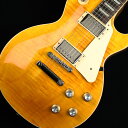 ソリッドボディや薄めのネックなど、60年代のスタイルを持ったLes Paul Standard【特徴】ボディトップにAAグレードのフィギュアド・メイプル、ボディバックにはウェイトリリーフを施さないソリッドのマホガニーを採用。ネックは60年代の特徴でもある薄めのシェイプとなっており握りやすく仕上げられています。こちらはカラフルなカラーで彩られた2023年リリースの「Custom Color Series」。ピックアップはヴィンテージのテイストを持った60s バーストバッカーを搭載。透明感のあるクリーントーンから艶やかな倍音成分を含んだ深みのあるドライブサウンドまで、豊かな表現力が際立つ王道のレスポールサウンドを実現しています。コンデンサーにはお馴染みのオレンジドロップが採用されている点も大きなポイント。往年のロックサウンドを求めるギタリストには是非ともオススメしたい一本です。【杢目マニア花井のイチオシポイント！】伝統的なレスポールのスタイルを継承し、ボディトップにはフィギュアド・メイプルを、ボディバックのマホガニーにはウェイトリリーフを施さずソリッド構造を採用。タイトで重厚な鳴りが際立ちます。この商品についての詳しいお問い合わせは TEL：0570-020-025 または「お問い合わせフォーム」よりお願いします。 【花井's Profile】 長野県松本市出身。三度のメシより杢（もく）が好き、自他ともに認める杢目マニア。14年間勤務していた松本店では「ギター生産量日本一」の環境を活かし地元のメーカーや工房とコラボレーションしたショップオーダーモデルなどを多数企画。ギターの製作現場にて数々の職人とミーティングを重ね木材の知識やカスタムオーダーのノウハウを蓄積。これまで培った知識と経験を活かし、彼自身がセレクト〜撮影までおこなったギターをオンラインストアに掲載中。その魅力を全国のギターファンに伝えている。 【詳細情報】BODY TOP ： AA Figured MapleBODY BACK ： Mahogany（none Weight Relief）NECK ： Mahogany (Slim Taper)FINGERBOARD ： RosewoodFRET ： 22FSCALE ： 628mmNUT ： Graph Tech（43mm）TUNER ： Grover Rotomatics with Keystone Buttons BRIDGE ： ABR-1 Tune-O-MaticTailpiece ： Aluminum Stop BarPICKUPS ： 60s BurstbuckerCONTROLS ： 2Vol、2Tone、3Way SW（Hand wired with Orange Drop）COLOR ： Honey AmberSTRINGS ： .010、.011、.016、.026、.036、.046CASE ： HardcaseWEIGHT ： 4.04kgJANコード：0711106139111【gibson】【gbsnmkm_kw】【2019】【lpsta_60】【kw_HRHM_EG】