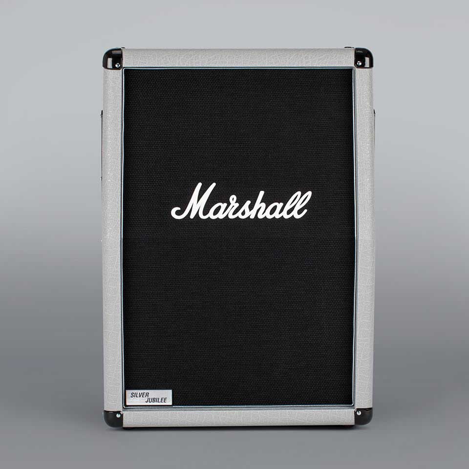 往年の名機の操作性とサウンドを忠実に再現した小型アンプ Studioシリーズ【特徴】2536Aはサウンド/ルックス共に2525Hにベストマッチなコンパクトサイズのスピーカーキャビネットです。Celestion G12 Vintageを2基搭載した2536Aはサウンドが全体的に暖かく、スムーズな高域のレスポンスが特徴です。2536Aはモノラルのみでの使用となります。【詳細情報】MODEL：2536AWEIGHT (KG)：26.5DIMENSIONS in mm (W x H x D)：535 x 750 x 310付属品：スピーカーケーブル　×　1キャスター：別売りWATTAGE：140WINPUTS：1Speakers SIZE：2 x 12"OUTPUT POWER：70W EACHNAME：CELESTION G12 VINTAGEIMPEDANCE：8 Ohm MONOJANコード：5030463506394【スタジオジュビリー】