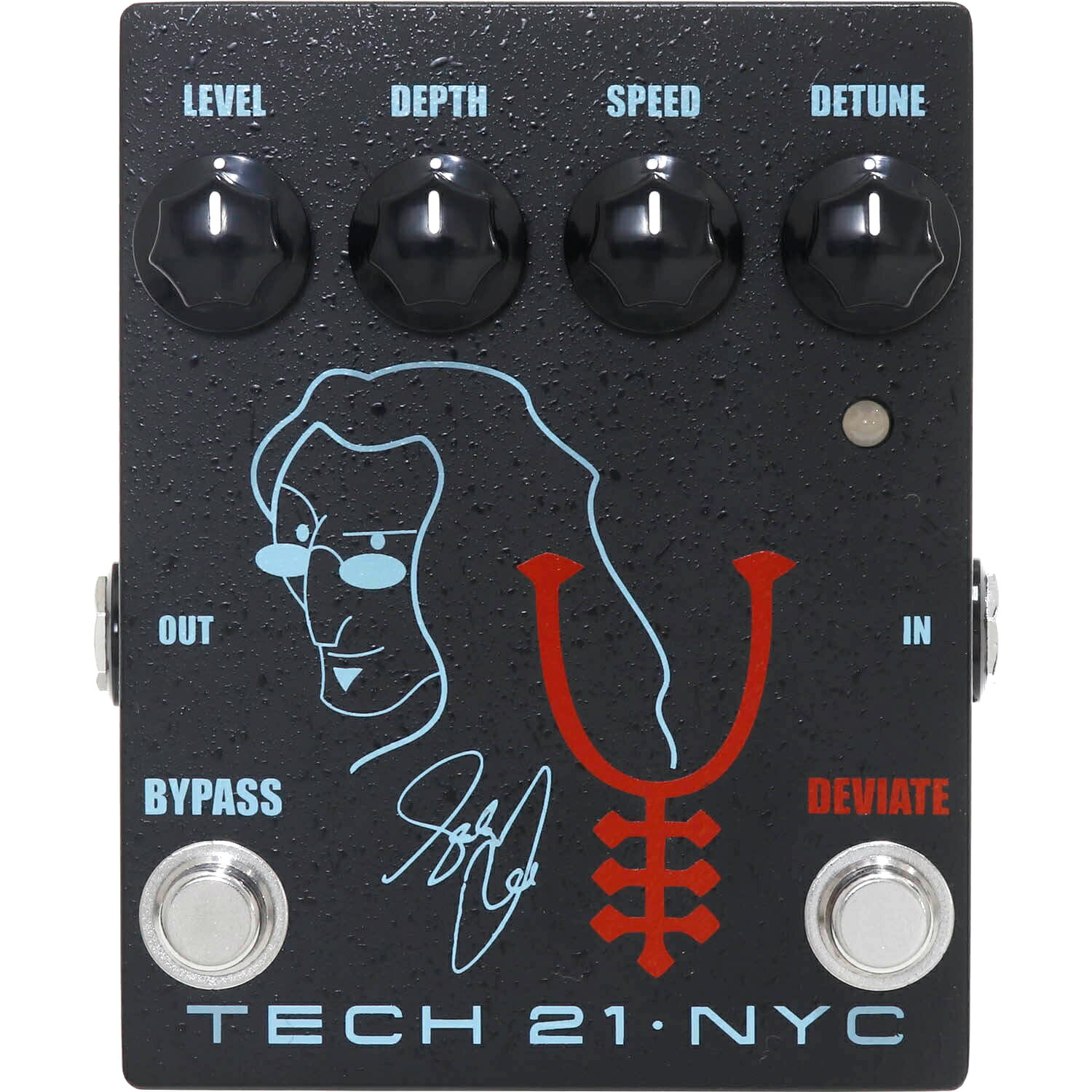 Geddy Lee Signature Amalgamation Chorus 【特徴】Geddy Lee Signature Amalgamation Chorus は、その名の通り、ベース用に特化して設計されたコーラス・ペダルです。開発にはゲディー・リー本人の貴重なフィードバックが反映されています。コンパクトな筐体ながら、多彩なコーラス・サウンドを生み出せる高い柔軟性を備えており、通常であればプロ・スタジオでしか得られないような奥行きのあるコーラス・トーンを再現します。Detune コントロールにより、コーラス・ボイスのピッチを調整可能。音に厚みを加え、ベースに適した太く豊かなコーラス・サウンドを作り出します。さらに Deviate モードをオンにすると、Detune 機能の動作が変化し、追加のボイスが加わることで、まるで3人が同時に演奏しているかのような、より深みのあるサウンドを実現します。Speed と Depth ではモジュレーションを調整でき、落ち着いた揺れから、酔ったような不安定な揺れ、さらに大胆で“よろめく”ようなサウンドまで幅広くコントロールできます。Tech 21 製品らしく、各コントロールは単なるワンパターンのサウンドではなく、プレイヤーが求める音作りに柔軟に対応するよう設計されています。コントロールについてDETUNE：コーラス・ボイスのピッチを上下にシフトします。つまみを上げるとピッチはシャープ方向へ、下げるとフラット方向へ変化します。12時位置ではピッチシフトは行われません。SpeedとDepthを最小に設定した状態でも、Detuneコントロールを使用することで、モジュレーションを伴わないコーラス・サウンドを作ることができます。SPEED：モジュレーションのスピードを0.2Hz 10Hzの範囲でコントロールします。DEPTH：モジュレーションの深さをコントロールします。設定を上げるほど、より大きく“揺れる”サウンドになります。LEVEL：一般的なコーラス・ペダルにはあまり搭載されていないレベル・コントロールです。エフェクトをオンにした際に起こりがちな音量低下を補正し、全体の出力レベルを調整できます。DEVIATE MODE：よりはっきりとしたコーラス効果を生み出すモードで、特にソロ演奏に効果的です。Detuneコントロールの働きを変化させ、まるで3人が同時に演奏しているかのような、奥行きと厚みのあるサウンドを加えます。【詳細情報】製品サイズ117 × 100 × 51mm製品重量300g入力・出力端子1/4” TS PHONE電源/消費電流DC9V（φ2.1mmセンターマイナス）/ 100mA（別売）、9Vアルカリ電池駆動対応（電池別売）生産国アメリカJANコード：0837088002714初回数量僅少のため売り切れの際はご容赦ください。