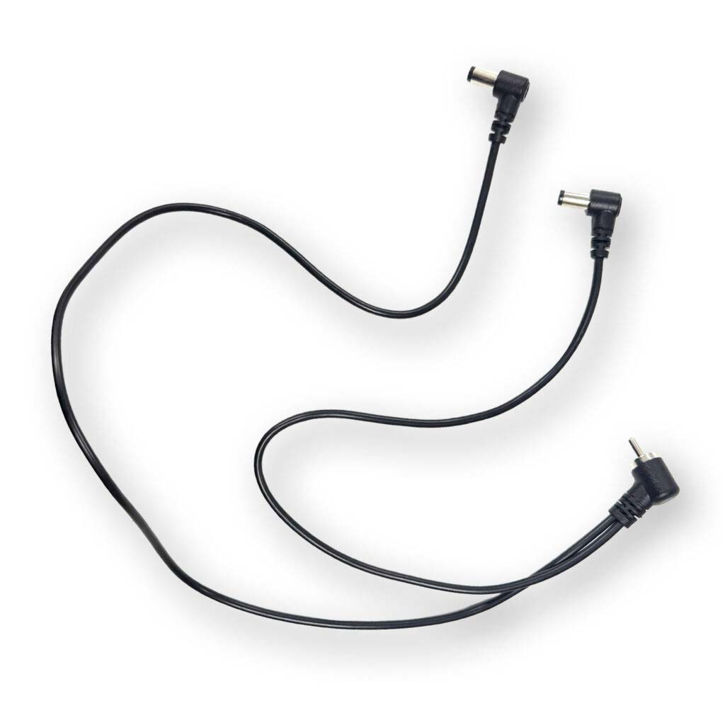 5.5/2.1mmセンターマイナスDCプラグ×2（30＆50cm）【特徴】Split Flexを使用すると、1つのコンセントだけで2台のペダルを電源に接続することができます。長さ30cmと50cmの2本のケーブルが電源側のプラグに接続されています。もう一方の端は、最も一般的なタイプである5.5/2.1mmセンターマイナス・アングルDCプラグで終端されています。電源に接続された両方のペダルは同じ電圧で駆動され、互いに絶縁されることはありません。【詳細情報】Split Flexは2way・Daisy Chainのようなものです。2台のペダルが消費する電流の合計が、使用するコンセントの定格を超えないようにしてください。Split Flexは、主にアナログの低電流ペダル2台と100mAのコンセントで使用することをお勧めします。2台のデジタルペダル、または1台のアナログと1台のデジタルペダルでSplit Flexを使用すると、信号に不要なノイズが発生する可能性があります。1つのコンセントの同じ電圧で3台のペダルに電源を供給したい場合は、CIOKS 3-Way Daisy Chain Flexをご覧ください。- two 5.5/2.1mm center negative DC plugs, 30 & 50cm / 12″ & 20″ (black)JANコード：0669014298478