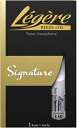 リード テナーサックス用 樹脂製 Signature【特徴】A bright and stable reed colored with a full spectrum of overtones. The reed is very responsive and articulate due to its relative thinness versus the Classic. The Signature for Saxophone is the recommended cut for players in solo、 classical、 or jazz studio settings.【詳細情報】Strength：3.50JANコード：0827778421406