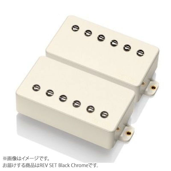 ピックアップ エレキギター用【特徴】ギタリスト、ソングライター、プロデューサーである Prashant Aswani のために 2 年以上を費やして開発された、The Revelation Set。入念に繰り返された試作を経て EMG と Aswani は、アクティブピックアップでしか成し得なかった鮮明さと透明度をもったパッシブハムバッカーを完成させたのです。ブリッジポジションとネックポジションの間で絶妙なバランスを生み出す精密なカスタムボビンとアルニコ 2 マグネットを採用しています。アルニコ 2 マグネットからは、クラシックなサウンドを好むプレイヤーが崇める Vintage PAF ピックアップの “濁り” の膜を剥がしたトーンが生み出されます。“The Revelation Set” は Aswani のミュージックスタイルとトーンを完璧にサポートするピックアップです。【詳細情報】製品仕様・Logo Color：Neck：GoldBridge：Gold・Magnet Type：Neck：Alnico 2Bridge：Alnico 2・Gauss at Pickup Pole (2x)：Neck：250Bridge：300・Inductance (Henries)：Neck：8.00Bridge：7.16 (REV)、7.8 (F-REV)・DC Resistance (KOhm)：Neck：13.8Bridge：13.5 (REV)、13.75 (F-REV)・Resonant Frequency (KHz) / Q (1)：Neck : 3.25/ 1.25Bridge : 3.41 / 1.36 (REV)、3.41 / 1.38 (F-REV)・Impedance at Resonance (KOhm) (1)：Neck : 78.4Bridge : 112.5JANコード：4571220091230
