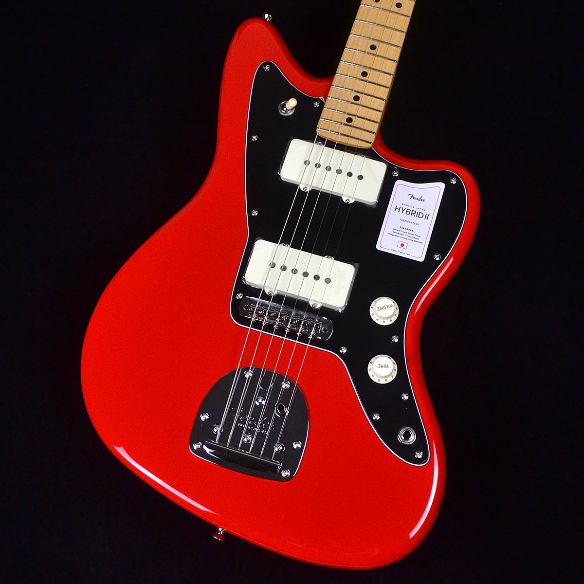 Made in Japan Hybrid II Jazzmaster Rosewood Fingerboard Modena Red　S/N:JD21021498【特徴】Hybrid II Jazzmasterは、定評あるアルダーボディに新設計のHybrid II Custom Voiced Single Coilピックアップを装備し、ヴィンテージスタイルのフローティングトレモロを搭載。ヴィンテージロッキングチューナー、サテンフィニッシュのネック、Modern "C"シェイプに9.5インチラジアスの指板とナロートールフレットがスムーズなプレイヤビリティを提供します。より現代的な演奏スタイルに対応したハイブリッドシリーズがさらに進化しました。プレイヤーを選ばない握り込みを実現したモダンCシェイプネック、22フレット使用の採用に加え、抜けにくい構造のPure Tone Jack，キャパシターにはオレンジドロップを使用しています。スライドスイッチを排除し3ポジションのトグルスイッチの位置が変更されシンプルに使いやすくなった印象です。【商品のコンディション】新品・未展示品・メーカー保証付属・現品画像掲載こちらの個体は検品・調整後、専用倉庫にて保管しFender純正箱でお届けする安心の画像現物個体販売品です。【担当者コメント】2021年3月にリニューアルしたハイブリッドシリーズ、こちらのモデナレッドは新たに採用されたカラーとなります。この商品についての詳しいお問い合わせは TEL：0570-020-025 または「お問い合わせフォーム」よりお願いします。【詳細情報】ボディAlderボディフィニッシュGloss Urethaneボディ素材AlderボディシェイプJazzmaster Fingerboard MaterialRosewoodフィンガーボードラジアス9.5" (241 mm)ネックフィニッシュSatin Urethane Finish on Back, Gloss Urethane Finish on FrontネックMapleネックシェイプModern "C"フレット数22ナットの素材Boneナット幅1.650" (42 mm)ポジションインレイWhite DotナットBoneブリッジピックアップHybrid II Custom Voiced Single Coil Jazzmaster コントロールMaster Volume, Master ToneネックピックアップHybrid II Custom Voiced Single Coil Jazzmaster ピックアップコンフィギュレーションSSSwitching3-Position Toggle: Position 1. Bridge Pickup, Position 2. Bridge and Neck Pickups, Position 3. Neck Pickupブリッジ6-Saddle Vintage-Style Adjustable with “Floating” Tremolo TailpieceコントロールノブAged WhiteハードウェアフィニッシュNickel/ChromeNeck Plate4-Boltピックガード3-Ply BlackチューニングマシーンVintage-Style Locking重量：3.62kg付属品：ソフトケース、保証書、トレモロアーム、レンチ【ご注意】●メーカー保証付き。メーカー保証期間終了後も島村楽器全店で通常よりもお安く修理、調整いたします。●この商品についての詳しいお問い合わせは TEL：0570-020-025 または「お問い合わせフォーム」よりお願いします。●こちらの商品はミ・ナーラ奈良店でのみ現物をご確認いただけます。未展示品のためご希望の方はミ・ナーラ奈良店スタッフまでお申し付けください。●売却時の商品情報の削除は迅速を心掛けておりますが、万一ご注文後に売り切れとなっておりました場合は誠に申し訳ございませんがご容赦ください。●商品によって、調整等でお届けにお時間をいただく場合がございます。予めご了承ください。■管理コード:0138000420167【24Fen_sscan】