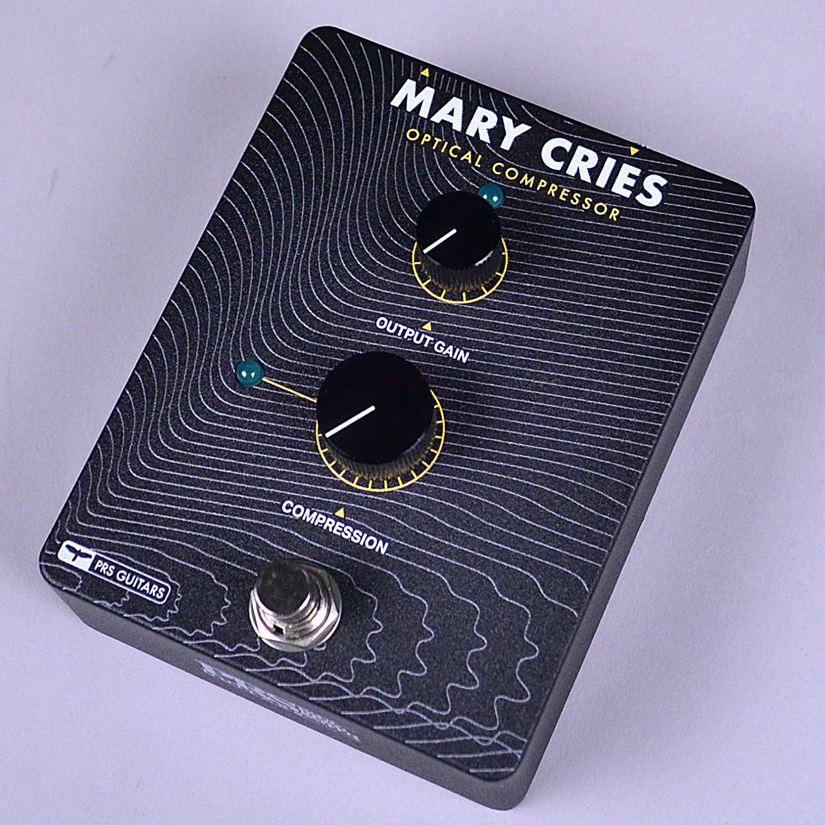 コンプレッサーの名機 LA-2Aを元に設計されたPRS Mary Cries オプティカルコンプレッサー【特徴】レコーディングスタジオで使用されているコンプレッサーの名機 LA-2Aを元に設計されたPRS Mary Cries オプティカルコンプレッサーは、ダイナミックレンジのピークを抑えバランスを整えつつ、豊かなサステインと、音の輪郭がはっきりとした明瞭なサウンドを生み出します。また、本機はコンプレッションノブを低めにしたまま、アウトプット/ゲインを調整することによって、ヴォリュームブーストペダルとして使用することもできます。全てのPRSペダルはスルーホールソルダリング工法を採用しており、これにより部品の取り付けが短時間で行えるため、最適なパーツの組み合わせを導き出すことができました。またPRSのペダルは全てトゥルーバイパス仕様になっているため、電源がオフの時はギターのシグナルは回路を通らず、トーンを変えることなくダイレクトにに出力されます。【商品のコンディション】新品・未展示品・メーカー保証付属画像はサンプルになります。【詳細情報】Pedal Type Optical CompressorAnalog/Digital Analog Inputs (1) 1/4inch instrument Outputs (1) 1/4inch instrument Bypass Switching Ture Bypass Amperage 8mA Power Source 9V DC Power Supply, regulated and/or isolated (not included) Batteries (1) 9V DC (not included) Length 11.9cm Width 9.4cm Height 11.4 Weight 499g 【ご注意】●メーカー保証付き。メーカー保証期間終了後も島村楽器全店で通常よりもお安く修理、調整いたします。●この商品についての詳しいお問い合わせは TEL：0570-020-025 または「お問い合わせフォーム」よりお願いします。●こちらの商品はオンラインストア限定で販売しております。●売却時の商品情報の削除は迅速を心掛けておりますが、万一ご注文後に売り切れとなっておりました場合は誠に申し訳ございませんがご容赦ください。●商品によって、調整等でお届けにお時間をいただく場合がございます。予めご了承ください。■管理コード:0138000519663