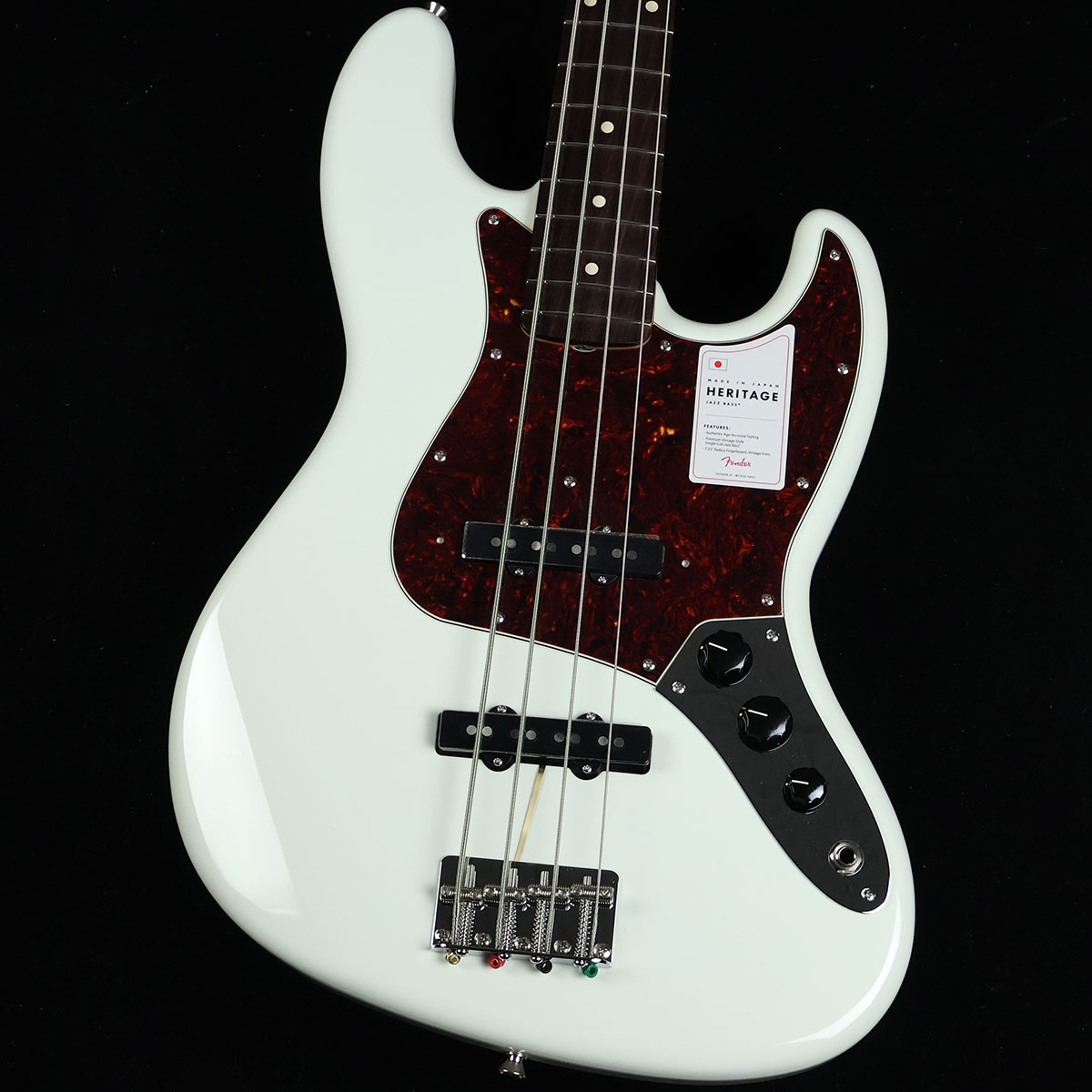 Made in Japan Heritage 60s Jazz Bass Rosewood Fingerboard Olympic White S/N:JD23031350【特徴】Made in Japan Heritage 60s Jazz Bass はアルダーボディにラッカーフィニッシュを施し、使用年月と共に色合いに深みが増します。20本のヴィンテージスタイルフレットを装備した7.25インチラジアスの 60s “C”シェイプメイプルネック、4つのスレデッドスチールサドル付きヴィンテージスタイルブリッジ、そしてHeritageシリーズのために特別に選定されたピックアップなど、本製品を構成するすべての仕様はクラシックなプレイアビリティと甘いヴィンテージトーンを実現するためにこだわり抜かれています。新登場のHetitageシリーズ、サウンドはもちろん細部にわたり可能な限りVintageに寄せてきた日本製モデルです。ペグには逆巻きのペグを採用しています。【商品のコンディション】新品・未展示品・メーカー保証付属・現品画像掲載【担当者コメント】こちらの個体は専用倉庫にて保管しFender純正箱でお届けする安心の画像現物個体販売品です。この商品についての詳しいお問い合わせは TEL：0570-020-025 または「お問い合わせフォーム」よりお願いします。【詳細情報】ボディAlderボディフィニッシュNitrocellulose Lacquer Over Urethane FinishボディシェイプJazz Bass ネックMapleネックフィニッシュNitrocellulose Lacquer Over Urethane Finishネックシェイプ'60s "C"スケール34" (86.36 cm)フィンガーボードRosewoodフィンガーボードラジアス7.25" (184.1 mm)フレット数20Frets SizeVintageナットBoneナット幅1.5" (38.1 mm)ポジションインレイClay DotブリッジピックアップPremium Vintage-Style 60s Single-Coil Jazz Bass ミドルピックアップPremium Vintage-Style 60s Single-Coil Jazz Bass コントロールVolume 1. (Middle Pickup), Volume 2. (Bridge Pickup), Master ToneピックアップスイッチNoneピックアップコンフィギュレーションSSブリッジ4-Saddle Vintage Style with Threaded Steel SaddlesハードウェアフィニッシュNickel/ChromeチューニングマシーンPure Vintage Reverse Open-gearピックガード4-Ply TortoiseshellコントロールノブBlack Plastic重量：4.11kg付属品：ギグケース、保証書【ご注意】●メーカー保証付き。メーカー保証期間終了後も島村楽器全店で通常よりもお安く修理、調整いたします。●この商品についての詳しいお問い合わせは TEL：0570-020-025 または「お問い合わせフォーム」よりお願いします。●こちらの商品はミ・ナーラ奈良店でのみ現物をご確認いただけます。未展示品のためご希望の方はミ・ナーラ奈良店スタッフまでお申し付けください。●売却時の商品情報の削除は迅速を心掛けておりますが、万一ご注文後に売り切れとなっておりました場合は誠に申し訳ございませんがご容赦ください。●商品によって、調整等でお届けにお時間をいただく場合がございます。予めご了承ください。■管理コード:0138000639569