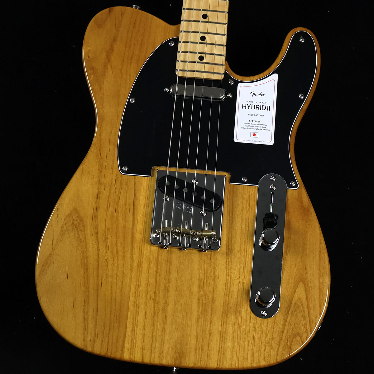 Made in Japan Hybrid II Telecaster Maple Fingerboard Vintage Natural S/N:JD24001387【特徴】Hybrid II Telecasterは、定評あるアルダーボディに新設計のHybrid II Custom Voiced Single Coilピックアップを装備し、ヴィンテージスタイルのスランテッドブラスサドル仕様のブリッジを搭載。ヴィンテージロッキングチューナー、サテンフィニッシュのネック、Modern "C"シェイプに9.5インチラジアスの指板とナロートールフレットがスムーズなプレイヤビリティを提供します。より現代的な演奏スタイルに対応したハイブリッドシリーズがさらに進化しました。プレイヤーを選ばない握り込みを実現したモダンCシェイプネック、22フレット使用の採用に加え、抜けにくい構造のPure Tone Jack，キャパシターにはオレンジドロップを使用しています。コントロールは4ポジションで2つのPUをシリーズとパラレル接続が可能なため幅広いサウンドバリエーションが楽しめます。【商品のコンディション】新品・未展示品・メーカー保証付属・現品画像掲載こちらの個体は検品・調整後、専用倉庫にて保管しFender純正箱でお届けする安心の画像現物個体販売品です。【担当者コメント】2021年3月にリニューアルしたハイブリッドシリーズ、テレキャスターの定番カラー、ヴィンテージナチュラルは健在です。この商品についての詳しいお問い合わせは TEL：0570-020-025 または「お問い合わせフォーム」よりお願いします。【詳細情報】ボディAlderボディフィニッシュGloss PolyurethaneボディシェイプTelecaster ネックMapleネックフィニッシュSatin Urethane Finish on Back, Gloss Urethane Finish on FrontネックシェイプModern "C"スケール25.5" (648 mm)フィンガーボードMapleフィンガーボードラジアス9.5" (241 mm)フレット数22Frets SizeNarrow TallナットBoneナット幅1.650" (42 mm)ポジションインレイBlack DotブリッジピックアップHybrid II Custom Voiced Single Coil Telecaster ネックピックアップHybrid II Custom Voiced Single Coil Telecaster コントロールMaster Volume, Master Toneピックアップスイッチ4-Position Blade: Position 1. Bridge Pickup, Position 2. Bridge and Neck Pickups (In Parallel), Position 3. Neck Pickup, Position 4. Neck and Bridge Pickups (In Series)ピックアップコンフィギュレーションSSブリッジ3-Saddle Vintage-Style Strings-Through-Body Tele with Slanted Brass Barrel SaddlesハードウェアフィニッシュNickel/ChromeチューニングマシーンVintage-Style Lockingピックガード3-Ply BlackコントロールノブKnurled Flat-Top重量：3.28kg付属品：ソフトケース、保証書、レンチ【ご注意】●メーカー保証付き。メーカー保証期間終了後も島村楽器全店で通常よりもお安く修理、調整いたします。●この商品についての詳しいお問い合わせは TEL：0570-020-025 または「お問い合わせフォーム」よりお願いします。●こちらの商品はミ・ナーラ奈良店でのみ現物をご確認いただけます。未展示品のためご希望の方はミ・ナーラ奈良店スタッフまでお申し付けください。●売却時の商品情報の削除は迅速を心掛けておりますが、万一ご注文後に売り切れとなっておりました場合は誠に申し訳ございませんがご容赦ください。●商品によって、調整等でお届けにお時間をいただく場合がございます。予めご了承ください。■管理コード:0138000649704【24Fen_sscan】