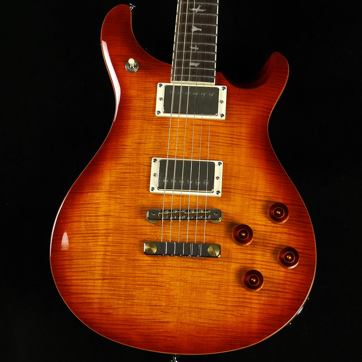 SE McCarty 594 Vinatge Sunburst S/N:CTIF058883【特徴】SE McCarty 594はヴィンテージギターのサウンドにインスパイアされ、誕生したモデルです。2ヴォリューム＆2プッシュ/プル・トーン・コントロール搭載により、ハムバッキングサウンドとシングルコイルサウンドをスムーズに切り替えることが出来ます。本モデルに搭載されている58/15 LT "S"ピックアップは、透明感と温かみがあるヴィンテージ特有のサウンドを目指して緻密に設計され、インスパイアの源となったギターのスタイルを踏襲し、2ピースブリッジとヴィンテージスタイル・チューナーを組み合わせた仕様になっています。また、バインディングが施され、少し肉厚な24.594インチスケールのPattern Vintageネックから得られる、極上のサスティーンもこのモデルを特徴づける大切な要素のひとつです。＊保証を受ける条件として、PRS製品の新品購入日から起算して30日以内に【PRS製品登録】、またはメールでの「PRS製品登録」を完了いただく必要がございます。【商品のコンディション】新品・未展示品・現品画像掲載こちらの個体は専任担当者による出荷前の弦交換、オイルトリートメントによる指板保湿、ネック調整後最適な弦高でお届けする安心の画像現物個体販売品です。【担当者コメント】2023年新モデル SEマッカーティーのヴィンテージサンバーストです。独立コイルタップによる多彩なサウンドや握りごたえのあるネックも魅力のモデルです。この商品についての詳しいお問い合わせは TEL：0570-020-025 または「お問い合わせフォーム」よりお願いします。【詳細情報】Body Construction : SolidbodyVeneer : Flame MapleTop Wood : MapleBack Wood : MahoganyTop Carve : Shallow ViolinNumber of Frets : 22Scale Length : 24.594”Neck Wood : MahoganyNeck Construction : Multi-PlyTruss Rod : PRS Double-ActingNeck Shape : Pattern VintageFretboard Wood : RosewoodFretboard Radius : 10”Fretboard Inlay : BirdsHeadstock Logo : Signature “SE”Neck/Body Assembly Type : SetBridge : PRS Two-Piece BridgeTuners : Vintage-StyleHardware Type : NickelNut : PRSTruss Rod Cover : “McCarty 594”Treble Pickups : 58/15 LT “S”Bass Pickups : 58/15 LT “S”Controls : Volume and Push/Pull Tone Controls for each pickup with 3-Way Toggle Switch on Upper Bout重量：3.00kg付属品：ギグケース、レンチ,保証書【ご注意】●メーカー保証付き。メーカー保証期間終了後も島村楽器全店で通常よりもお安く修理、調整いたします。●この商品についての詳しいお問い合わせは TEL：0570-020-025 または「お問い合わせフォーム」よりお願いします。●こちらの商品はミ・ナーラ奈良店でのみ現物をご確認いただけます。未展示品のためご希望の方はミ・ナーラ奈良店スタッフまでお申し付けください。●売却時の商品情報の削除は迅速を心掛けておりますが、万一ご注文後に売り切れとなっておりました場合は誠に申し訳ございませんがご容赦ください。●商品によって、調整等でお届けにお時間をいただく場合がございます。予めご了承ください。■管理コード:0138000656627