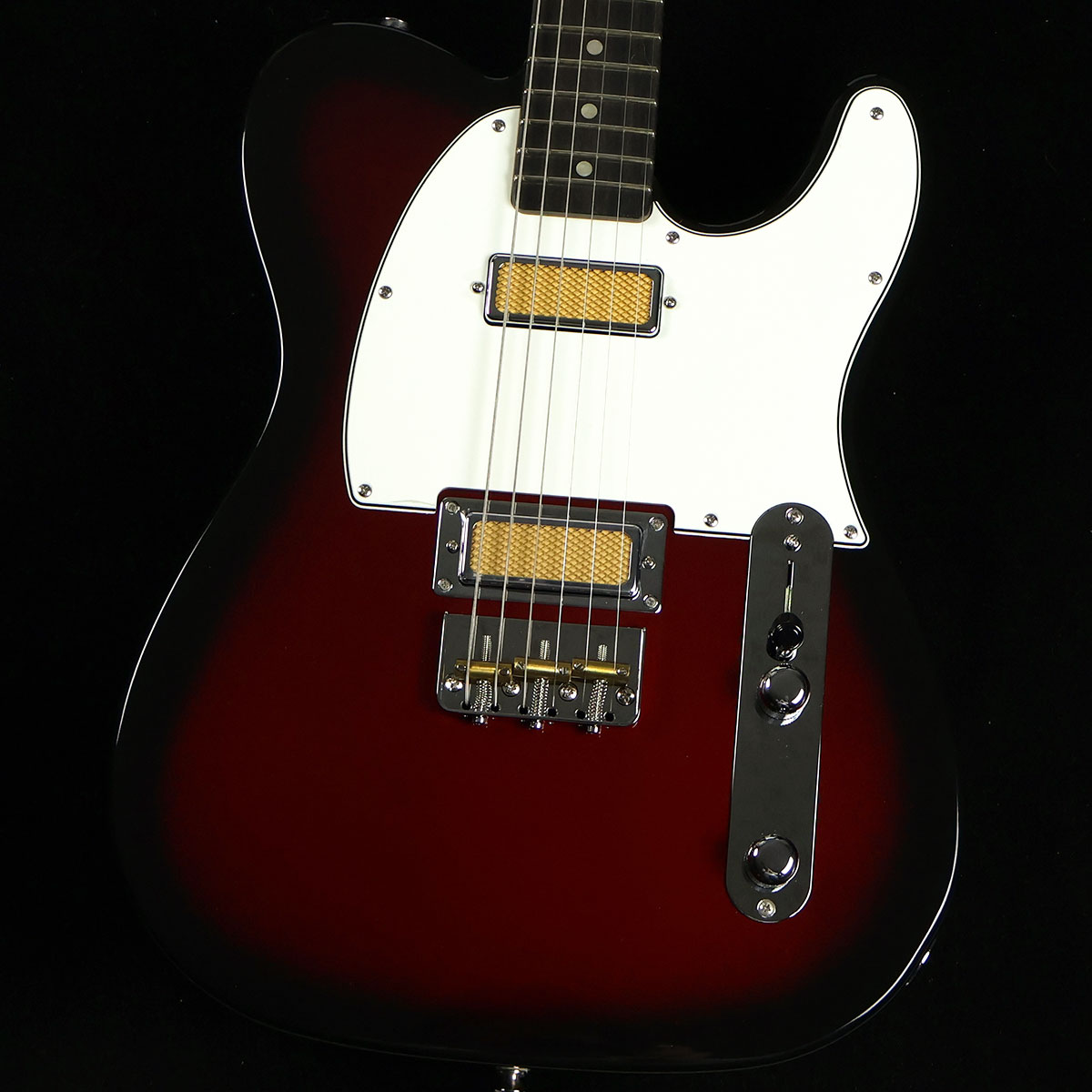 Gold Foil Telecaster Ebony Fingerboard Candy Apple Burst S/N:MX22278920【特徴】60年代のガレージロックバンドと、彼らが演奏したカルト的なクラシックギターにインスパイアされたGold Foil Collectionは、時代を超えたFender デザインと過ぎ去った時代のまばゆいばかりのスタイリングを融合したユニークなギターコレクションです。Gold Foil Telecaster は、ヴィンテージの魅力をあますところなく注ぎ込んだ特徴を誇ります。Mid '60s ”C"シェイプのメイプルネック、チョップドブラスバレルを採用した3サドル式Tele ブリッジはTelecasterならではの弾き心地で、エボニー指板、マホガニーボディ、2基のGold Foilミニハムバッカーといったはユニークなスタイリングとサウンドを提供します。ボディに細かい擦り傷がございますが演奏使用において問題はございません。【商品のコンディション】アウトレット・メーカー保証付属・現品画像掲載ボディに細かい擦り傷がございます。プレイアビリティに関してはFender Musicの検品基準を満たした個体となります。アウトレット品の為、細かいスリキズや小さなキズがある場合がございます。【詳細情報】ボディMahoganyボディフィニッシュGloss PolyesterボディシェイプTelecaster ボディ素材MahoganyヘッドストックTelecaster ネックMapleネックフィニッシュSatin Urethane with Matched Headcapネックシェイプ'60s "C"ネック4-Bolt Standardフィンガーボードラジアス12" (305 mm)フィンガーボードの素材EbonyポジションインレイWhite Pearloid Dotサイドドットフレット数21トラスロッドHead Adjustトラスロッドナット3/16" Hex AdjustmentナットSynthetic Boneナット幅1.650" (42 mm)ナットの素材Synthetic BoneブリッジピックアップGold Foil Mini-HumbuckerネックピックアップGold Foil Mini-HumbuckerピックアップコンフィギュレーションHHコントロールMaster Volume, Master Toneスウィッチ3-Position Blade: Position 1. Bridge Pickup, Position 2. Bridge and Neck Pickups, Position 3. Neck Pickupブリッジ3-Saddle Custom "Cut-Off" Vintage-Style Tele Bridge with Brass SaddlesBRIDGE MOUNTING4-Screw Vintage-Styleピックガード3-Ply ParchmentピックアップカバーGold Foil Covers with Chrome SurroundsコントロールノブKnurled DomeSWITCH TIPBarrel Style, BlackハードウェアフィニッシュNickel/ChromeチューニングマシーンVintage-Style with Fender Logo, White ButtonsSTRING TREESButterflyネックプレート4-Bolt with "F" LogoストラップボタンVintage-Style重量：4.07g付属品：ギグケース、保証書、レンチ、認定書、保証内容はプレイアビリティに関する場合のみのアウトレット保証となります。【ご注意】●メーカー保証付き（一部除外商品あり）。メーカー保証期間終了後も島村楽器全店で通常よりもお安く修理、調整いたします。●この商品についての詳しいお問い合わせは TEL：0570-020-025 または「お問い合わせフォーム」よりお願いします。●こちらの商品はオンラインストア限定で販売しております。●売却時の商品情報の削除は迅速を心掛けておりますが、万一ご注文後に売り切れとなっておりました場合は誠に申し訳ございませんがご容赦ください。●商品によって、調整等でお届けにお時間をいただく場合がございます。予めご了承ください。■管理コード:0138000656665【Fender_b】