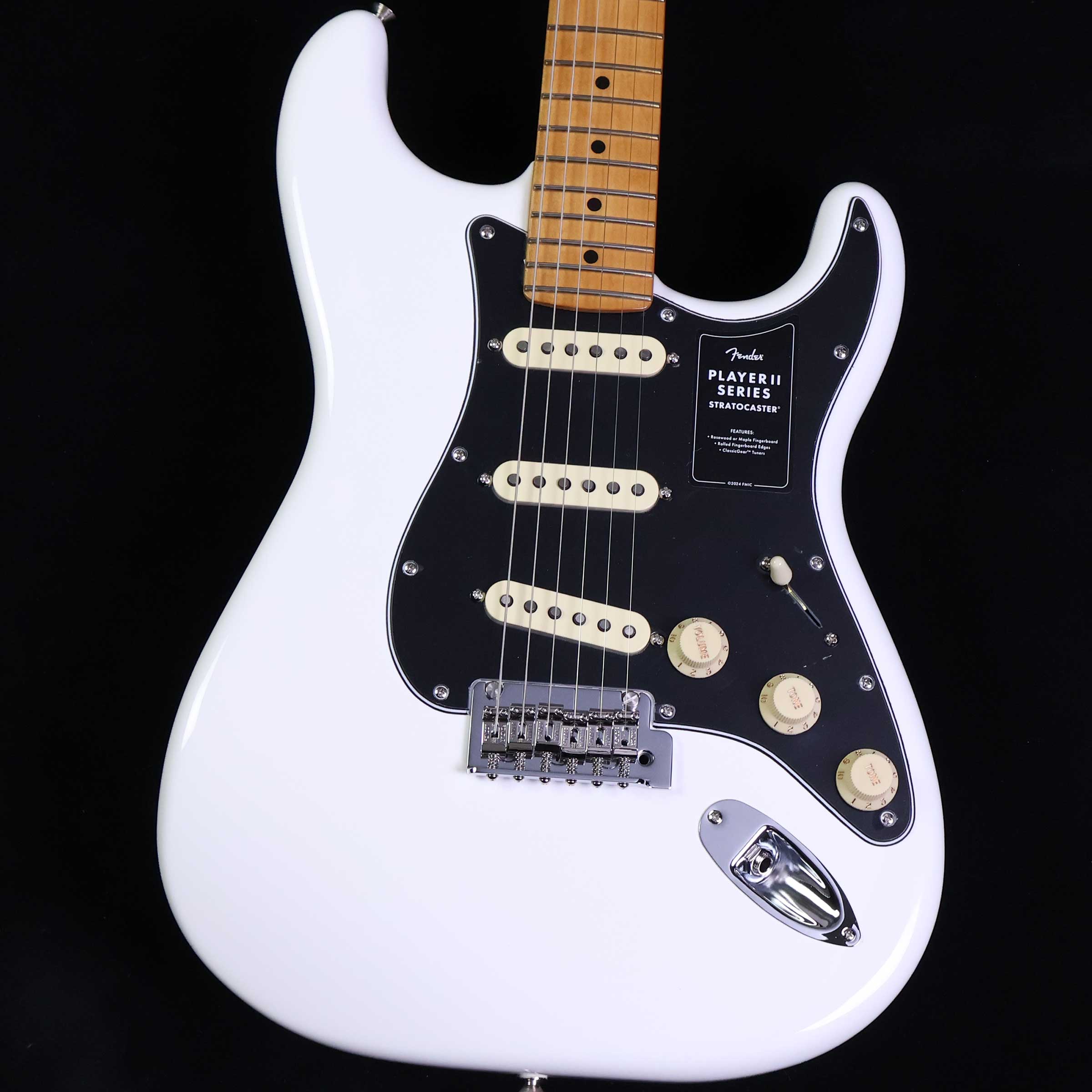 Player II Stratocaster Maple Fingerboard Polar White S/N:MX25092203【特徴】Player II Stratocaster は、時代を超越したフェンダーの魅力を放ちながらも、その中身は現代プレイヤー向けにデザインされています。Modern "C"シェイプのネックバックにはシルキーなサテンウレタンフィニッシュが施されており、丁寧にロールオフされた指板エッジと22本のミディアムジャンボフレットを採用した9.5インチラジアスのスラブローズウッドまたはメイプル指板が、ネック全長にわたり快適なプレイアビリティを提供します。Player Series Alnico V Single-Coil Strat ピックアップからはクリスタルのように澄み渡ったハイエンド、音楽的なミッドレンジ、そしてタイトなローエンドが得られます。5ウェイブレードスイッチにより、多彩なサウンド設計が可能です。2点支持トレモロと、ClassicGear チューニングマシンによりチューニングの安定性とより豊かな表現力が確保され、無限のサウンドの可能性を追求できる柔軟性を備えています。【商品のコンディション】新品・未展示品・メーカー保証付属・現品画像掲載こちらの個体は検品・調整後、専用倉庫にて保管しFender純正箱でお届けする安心の画像現物個体販売品です。【詳細情報】ボディAlderボディフィニッシュGloss PolyesterボディシェイプStratocaster BODY STYLESolid Bodyボディ素材AlderヘッドストックStratocaster ネックMapleネックフィニッシュSatin Urethane Finish on Back, Gloss Urethane Finish on FrontネックシェイプModern "C"ネック4-Bolt Standardフィンガーボードラジアス9.5" (241 mm)フィンガーボードの素材MapleポジションインレイBlack Dotサイドドットフレット数22トラスロッドSingle Action, Head Adjustトラスロッドナット3/16" Hex AdjustmentナットSynthetic Boneナット幅1.650" (42 mm)ナットの素材Synthetic Boneナット幅1.650" (42 mm)ナットの素材Synthetic BoneブリッジピックアップPlayer Series Alnico 5 Strat Single-CoilミドルピックアップPlayer Series Alnico 5 Strat Single-CoilネックピックアップPlayer Series Alnico 5 Strat Single-CoilピックアップコンフィギュレーションSSSコントロールMaster Volume, Tone 1. (Neck/Middle Pickups), Tone 2. (Bridge Pickup)スウィッチ5-Position Blade: Position 1. Bridge Pickup, Position 2. Bridge and Middle Pickup, Position 3. Middle Pickup, Position 4. Middle and Neck Pickup, Position 5. Neck Pickupブリッジ2-Point Synchronized Tremolo with Bent Steel SaddlesBRIDGE MOUNTING2-Point Modernピックガード3-Ply Black/White/BlackピックアップカバーAged WhiteコントロールノブAged White PlasticSwitch TipAged WhiteハードウェアフィニッシュNickel/ChromeチューニングマシーンFender ClassicGear STRING TREESSingle-WingトレモロアームStandard Tremolo Armネックプレート4-Bolt with "F" LogoストラップボタンStandard重量：3.57kg付属品：ソフトケース、保証書、レンチ、トレモロアーム【ご注意】●メーカー保証付き。メーカー保証期間終了後も島村楽器全店で通常よりもお安く修理、調整いたします。●この商品についての詳しいお問い合わせは TEL：0570-020-025 または「お問い合わせフォーム」よりお願いします。●こちらの商品はミ・ナーラ奈良店でのみ現物をご確認いただけます。未展示品のためご希望の方はミ・ナーラ奈良店スタッフまでお申し付けください。●売却時の商品情報の削除は迅速を心掛けておりますが、万一ご注文後に売り切れとなっておりました場合は誠に申し訳ございませんがご容赦ください。●商品によって、調整等でお届けにお時間をいただく場合がございます。予めご了承ください。■管理コード:0138000786683【Fender_P2】【24Fen_awprcan】