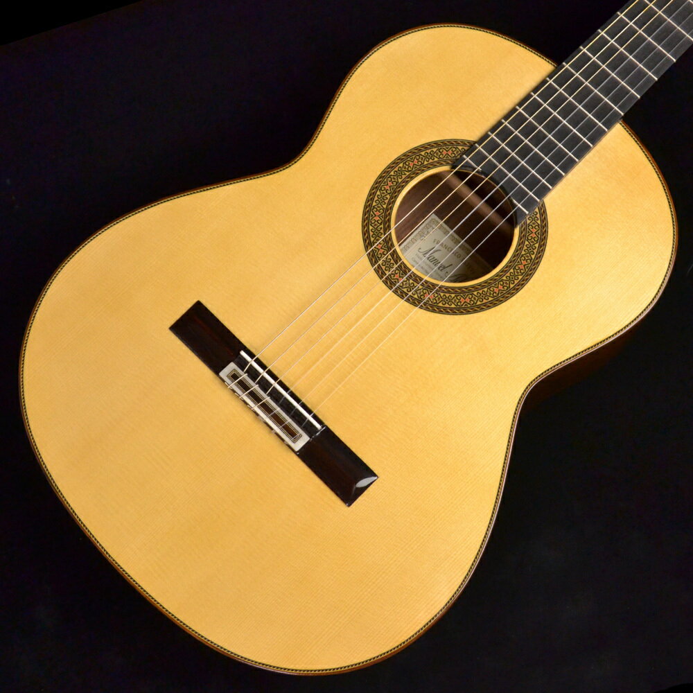 エステベは、1957年よりギターを作り続けているスペイン（バレンシア）のブランドです【特徴】エステベは、地中海に面したバレンシアを拠点に1957年の創業以来ギターを作り続けるブランド。1957年フランシスコ・エステベ、マヌエル・アダリッド、そしてアントニオ・モンフォートの3人によって設立され、その伝統はマヌエル・アダリッド二世に引き継がれています。ギターへの情熱と多くのギター製作の経験を持つ職人により、伝統的な手法に新しい技術、製法を取り入れたギターを製作しています。【商品のコンディション】新品・展示品・メーカー保証付属・現物画像【担当者コメント】音質、音量のバランスがよく、弾き手のニュアンスを最大限、引き出します！（担当：藤橋）この商品についての詳しいお問い合わせは TEL：0570-020-025 または「お問い合わせフォーム」よりお願いします。【詳細情報】Top Solid SpruceBack & Sides Solid GranadilloNeck Cedro (reinforced with Carbon Fiber)ネック内部にカーボンファイバーを埋め込み補強されています。Fingerboard EbonyScale 650 mmFinish Nitrocellulose LacquerCase：Gigcase 【ご注意】 ●メーカー保証付き。メーカー保証期間終了後も島村楽器全店で通常よりもお安く修理、調整いたします。●商品の詳細、状態などはオンラインストア 0570-020-025 または商品画像下の「お問い合わせ」ボタンよりお問い合せください。●商品は専任スタッフ及び専属リペアマンの調整・弦交換含めたクリーニング・最終チェックをした上で出荷させていただきます。●こちらの商品はイオンモール幕張新都心店店頭でも同時に販売しております。　●店頭売却時の商品情報の削除は迅速を心掛けておりますが、万一ご注文後に売り切れとなっておりました場合は誠に申し訳ございませんがご容赦ください。●商品によって、調整等でお届けにお時間をいただく場合がございます。予めご了承ください。 ■管理コード:0209000556597
