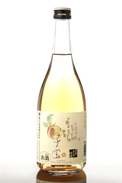 商品名 子宝　完熟南高梅酒 容量 720ml ALC度数 10 蔵元 楯の川酒造（株） 子宝 完熟南高梅酒は、楯の川酒造の日本酒と吟醸粕取り焼酎をブレンドして漬け込みのベースとし、そこに完熟した和歌山県産南高梅を漬け込んであります。日本酒の旨み、吟醸粕取焼酎のコク、完熟南高梅の風味が口の中に広がります。アルコール度数を10度に抑えているので、まろやかな飲み口とサラリとした優しい後味の飲みやすい梅酒です。果樹王国やまがたの四季を表現 普段お酒をあまり飲まない若者や女性に、果汁のたっぷり入ったリキュールを、 フルーツを食べるような感覚でオシャレに　楽しんで頂きたいという思いがあります。 昔から、さまざまな種類の果物栽培が盛んな山形。 四季折々の果物が楽しめます。 楯の川酒造の日本酒と吟醸粕取り焼酎をブレンドして漬け込みの ベースとし、そこに完熟した和歌山県産南高梅を漬け込んであります。 日本酒の旨み、吟醸粕取焼酎のコク、完熟南高梅の風味が口の中に広がります。 サラリとした優しい後味の飲みやすい梅酒です。 その他の子宝リキュール ドライ梅酒 ラ・フランス マンゴー 山形もも さくらんぼ 山形すもも 月山の山ぶどう 山形りんご ゆず ヨーグルト 生とろ 大吟醸梅酒 プレミアム リッチ梅酒 すりおろし りんご