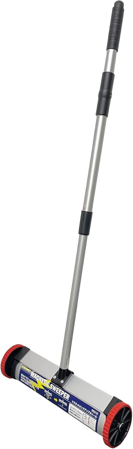 全長(mm)：720-1035 幅(mm)：400強力マグネットでビスやクギなど金属片がくっつき簡単に回収できます。マグネット部幅(mm)：320キャスター径(Φmm)：95 吸着力(N)：58材質：アルミ(本体)、TPR(柄)、永久磁石(マグネット)、PP(キャスター)、TPR(キャスター外)