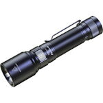 商品情報最大輝度1500ルーメン、最大照射距離300メートルの充電式LEDライトです。【特長】・最大輝度1500ルーメンです。・最大照射距離は300メートルに到達しています。・4段階明るさ切替+ストロボ＋SOSモード切替機能を搭載しています。・磁石付きテール採用でハンドフリー作業ができます。【ご注意】・電球交換できません。・LEDは決して直視しないでください。【商品スペック】〈仕様・規格〉・最大点灯時間：約54時間　Luminus SST40 LED×1搭載・明るさ／点灯時間：1500lm／約1時間（ターボ）、400lm／約4時間（強）、100lm／約17時間（中）、30lm／約54時間（弱）、1500lm（ストロボ）、100lm（SOS）・明るさ(lm)：1500・外径(mm)：133・使用電池：専用充電池(LTG0004×2本)（付属）・最大点灯時間(h)：54・充電時間：約2時間・保護等級：IP68・色：ブラック・幅(mm)：133・奥行(mm)：32・高さ(mm)：23・照射距離(m)：300・落下耐久(m)：1・全光束(lm)：1500〈材質〉6061-T6（アルミニウム合金）〈質量・質量単位〉103g〈セット内容・付属品〉ARB-L18-2600（18650 2600mAh）リチウムイオン充電池1個、USB充電コード、ストラップ、予備Oリング、取扱説明書〈生産国〉中国〈小箱入数〉60個