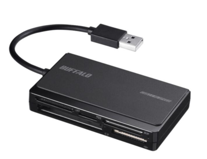 商品情報特長高速転送規格UHS-I対応読込最大40MB/sを実現メディア間コピー可能+5メディア同時認識します。57メディア（変換アダプター使用で+6）に対応します。コネクターを本体に固定できるのでモバイルに最適です。コンパクトフラッシュのピン折れを防ぎます。ドライバーインストール不要です。ACアダプター不要のバスパワーモデルです。Windows&Mac両対応です。RoHS基準値準拠しています。用途カードの読み込み・書き込み用商品スペック仕様・規格 USB2.0 マルチカードリーダー UHS-I 対応ケーブル収納モデル ブラック幅(mm)：85奥行(mm)：50高さ(mm)：16質量・質量単位 48g