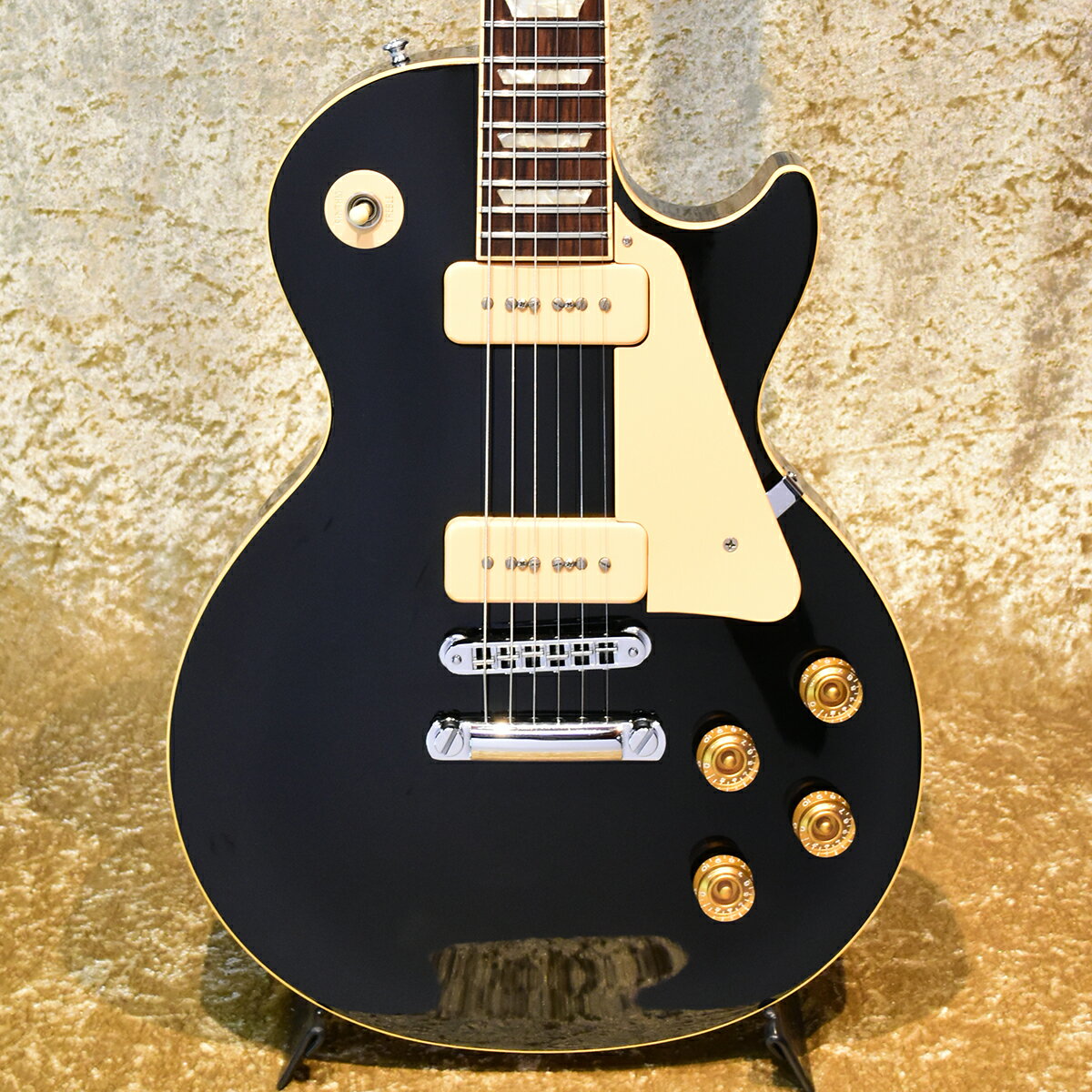 1999年製 Gibson USALimited Edition Les Paul Standard P100 EBの中古品が入荷いたしました。ローノイズなハムバッカー構造を採用し、ファットで張りの亜tるトーンが特徴的なP100搭載モデル。【 状態 】・擦り傷や細かな打跡等の使用感は見受けられますが、比較的綺麗な状態です・ネック:演奏に問題なし・ロッド:余裕あり・フレット:残り7割・重量:4,35kg【 スペック 】ボディ：メイプルトップ/マホガニーバックネック：マホガニー(セットネック)フィンガーボード：ローズウッド 22Fピックアップ：P100 x2コントロール：2 ボリューム 2 トーン 3 Wayスイッチ ※当店の商品は専門スタッフによって調整済みです。※商品の詳細は電話、メールにてお気軽にお問い合わせください。※買取・下取りにも力を入れておりますので是非ご相談ください!TEL:03-3293-7706Mail:shimokura@shimokura-gakki.com