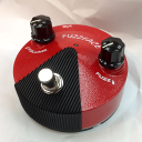 1960年代の ゲルマニウム・トランジスタ仕様の Fuzz Face をミニサイズにしてACアダプター使用可能にしました。 ゲルマニウムトランジスタのファズらしい荒々しいサウンドがだせます。