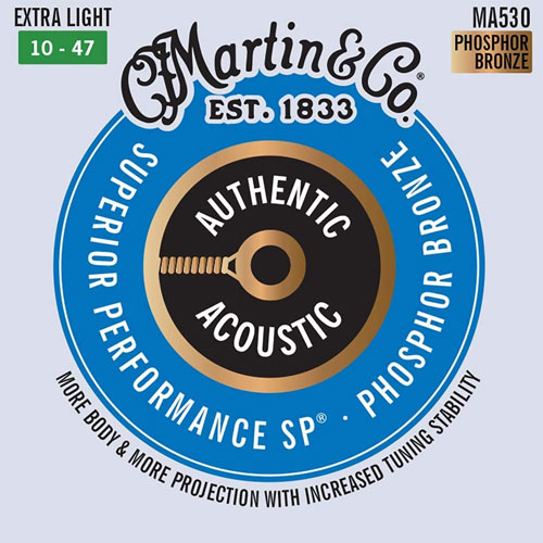 Martinブランドのフォスファーブロンズ弦の中で一番シンプルなシリーズです。 1、2弦にはメッキコーティング施されており、伸縮に強い芯線が使われている巻弦とあいまって、 明瞭なトーンが長続きします。 こちらはかなり細めのエクストラライトゲージ仕様です。 ビギナーの方や押さえやすい弦をお探しの方にオススメです。