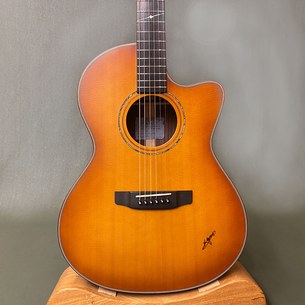 【新品】K.ヤイリ RF-120C K. Yairi RF-120C AB カッタウェイ / 全面単板のサムネイル