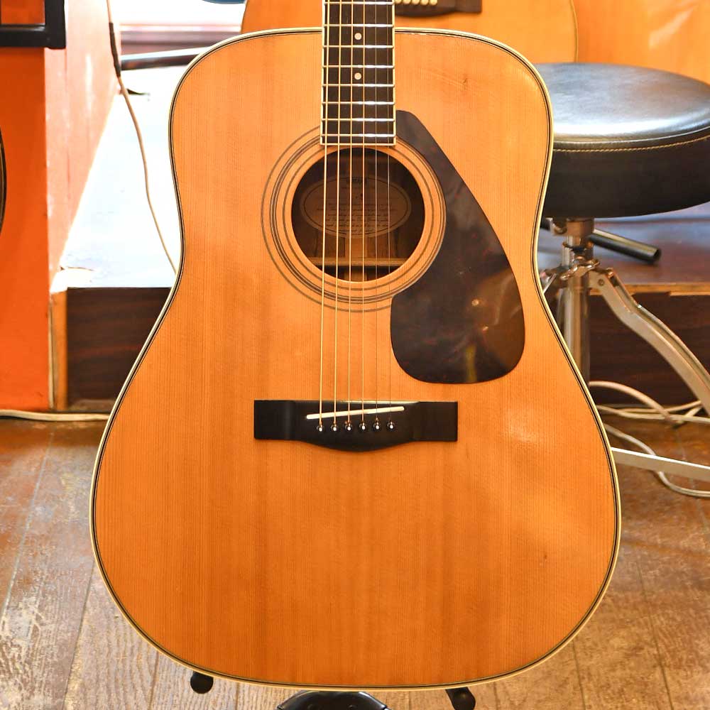 1981年製【状態】擦り傷や打痕等があります。ネックに反りはなく、トラスロッドも余裕があります。フレットの残りは7割程度です。当店の商品は専門スタッフによって調整済みです。買取、下取にも力を入れておりますので是非ご相談ください!(TAX FREE. 免税販売を行っています。 TAX FREE 可提供免税 )TEL 03-3295-4611Mail secondhands@shimokura-gakki.com