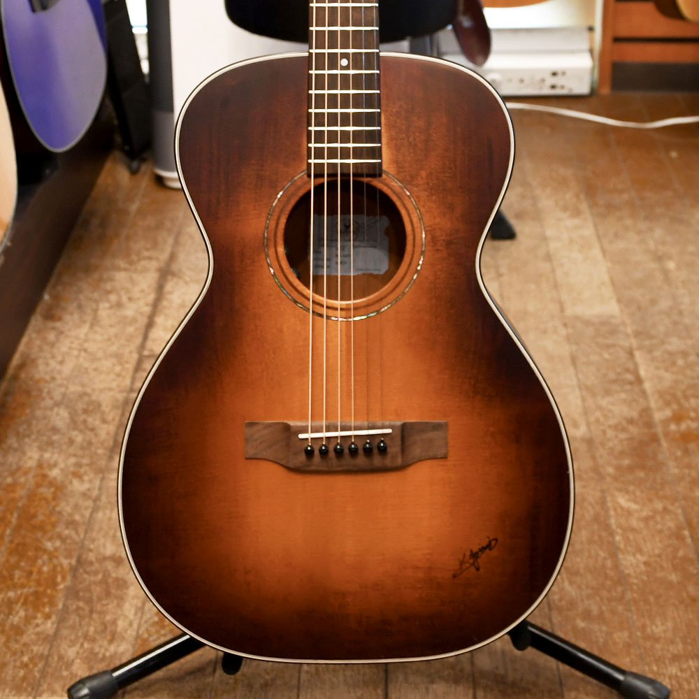 2014年製【状態】擦り傷や打痕等が多数あります。ネックに反りはなく、トラスロッドも余裕があります。フレットの残りは7割程度です。※GOTOH 510ペグ・ELEMENT VTC搭載オリジナルハードケース付属当店の商品は専門スタッフによって調整済みです。買取、下取にも力を入れておりますので是非ご相談ください!(TAX FREE. 免税販売を行っています。 TAX FREE 可提供免税 )TEL 03-3295-4611Mail secondhands@shimokura-gakki.com