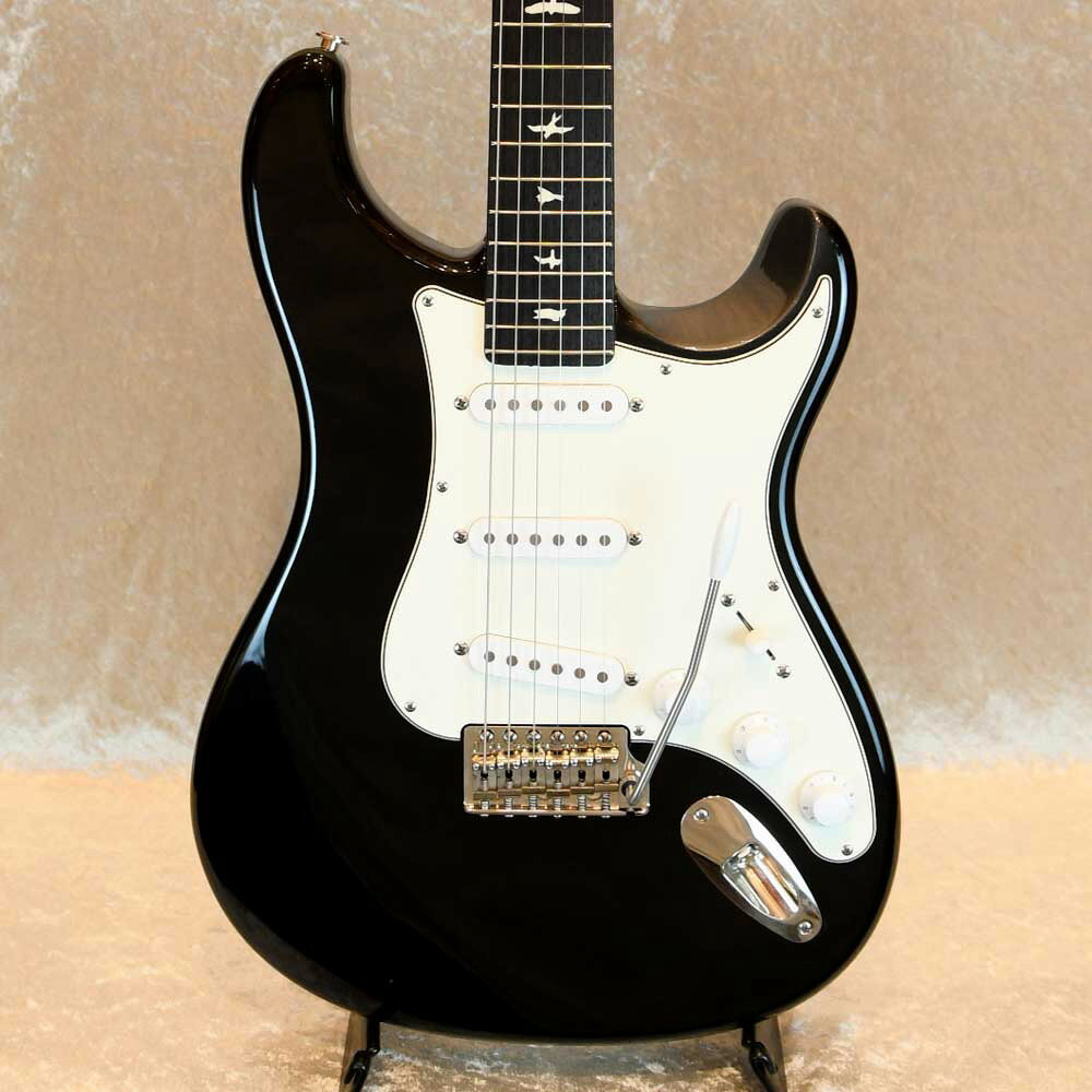 2018年製 John Mayer Signature Model【状態】細かな擦り傷や打痕等があります。ネックに反りはなく、トラスロッドも余裕があります。フレットの残りは8割程度です。オリジナルソフトケース付属当店の商品は専門スタッフによって調整済みです。商品の詳細は電話、メールにてお気軽にお問い合わせください。買取、下取りにも力を入れておりますので是非ご相談ください!(TAX FREE. 免税販売を行っています。 TAX FREE 可提供免税 )TEL 03-3295-4611Mail secondhands@shimokura-gakki.com