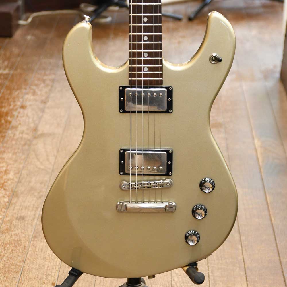 THE YELLOW MONKEY EMMAモデル【状態】細かな擦り傷や小さな打痕等があります。ネックに反りはなく、トラスロッドも余裕があります。フレットの残りは7割程度です。当店の商品は専門スタッフによって調整済みです。商品の詳細は電話、メールにてお気軽にお問い合わせください。買取、下取りにも力を入れておりますので是非ご相談ください!(TAX FREE. 免税販売を行っています。 TAX FREE 可提供免税 )TEL 03-3295-4611Mail secondhands@shimokura-gakki.com