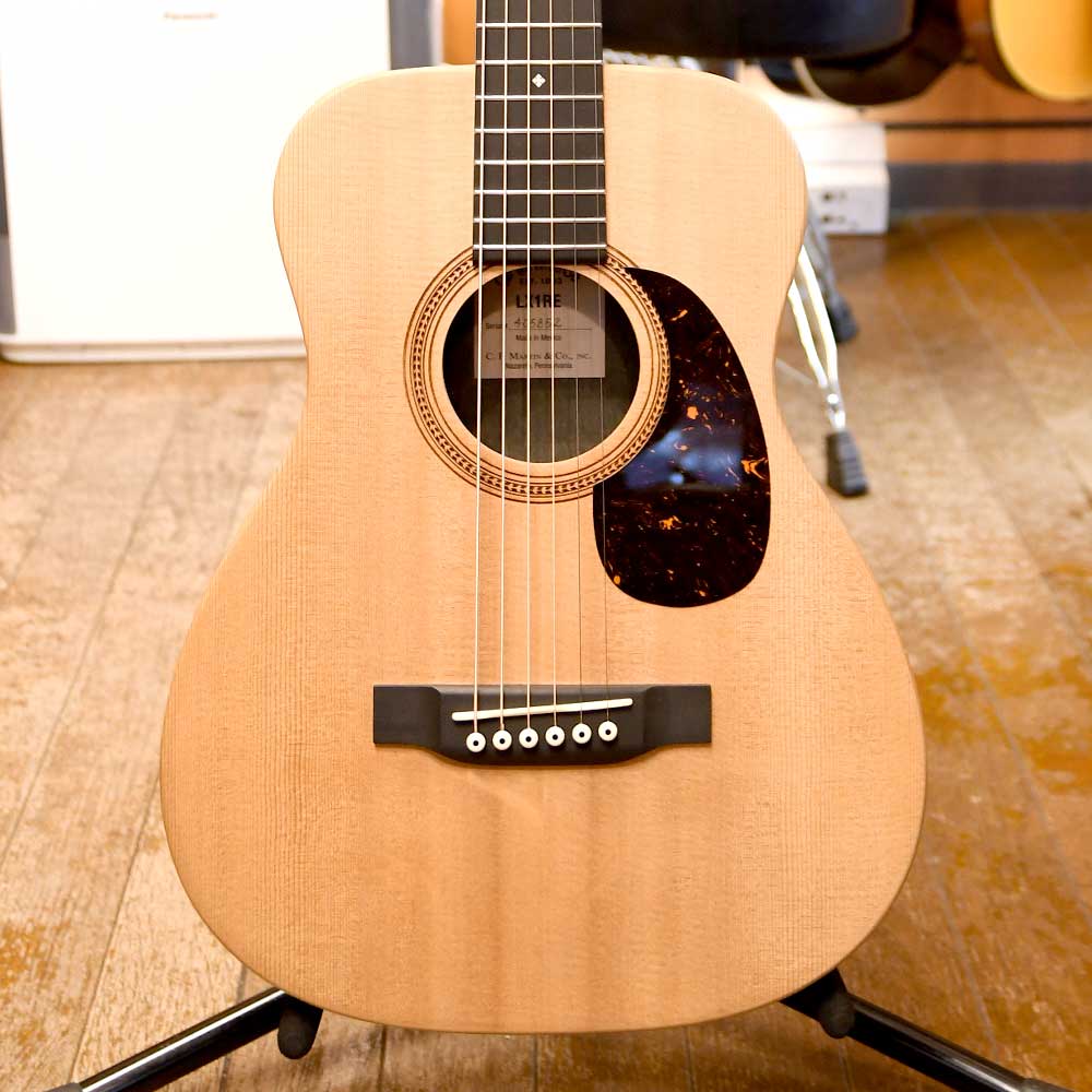 ミニギター/トラベルギター【状態】細かな擦り傷や小さな打痕等があります。ネックに反りはなく、トラスロッドも余裕があります。フレットの残りは8割程度です。オリジナルソフトケース付属当店の商品は専門スタッフによって調整済みです。商品の詳細は、お気軽にお問い合わせくださいシモクラセカンドハンズPart103-3295-4611