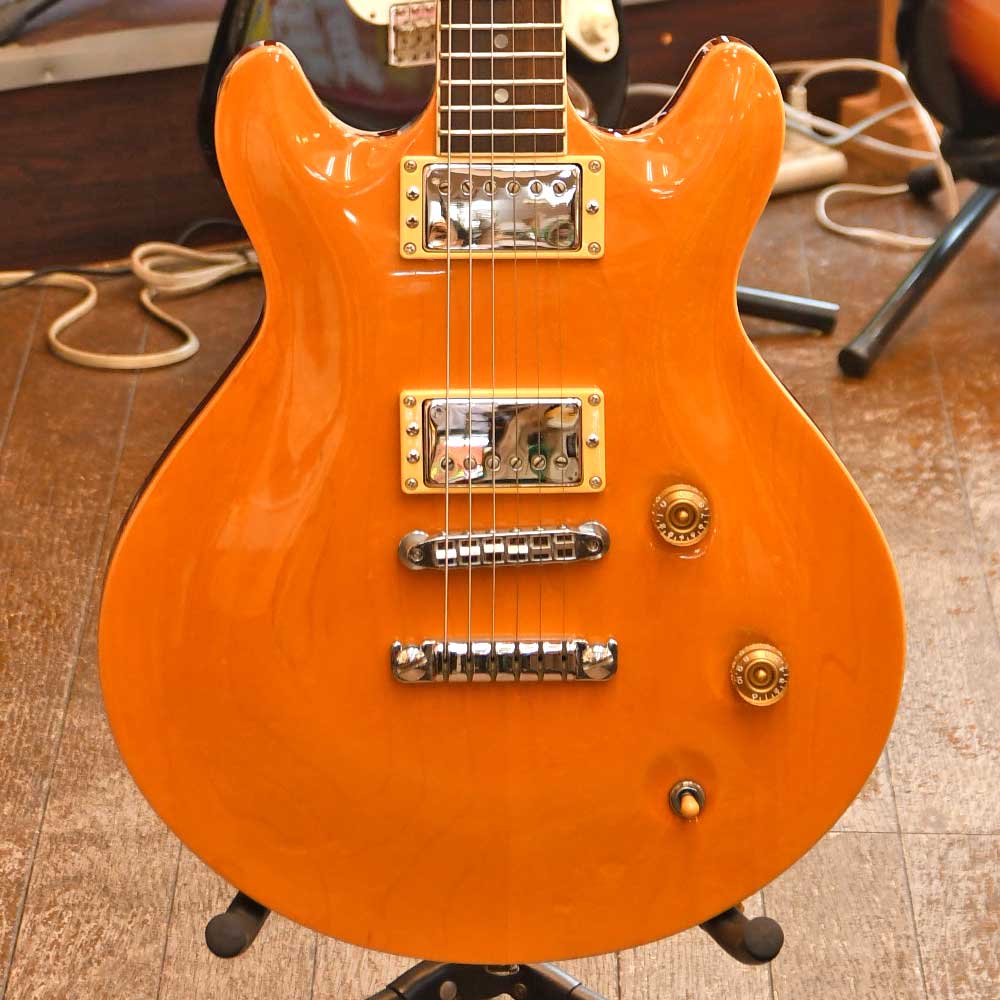 1980年代後半から1990年頃にラインナップされていたヤマハのオリジナルモデルです。TONEノブのPUSH/PULLでコイルタップが可能です。【状態】擦り傷や打痕等があります。フレットの残りは7割程度です。ソフトケース付属当店の商品は専門スタッフによって調整済みです。買取、下取りにも力を入れておりますので是非ご相談ください!(TAX FREE. 免税販売を行っています。 TAX FREE 可提供免税 )TEL 03-3295-4611Mail secondhands@shimokura-gakki.com