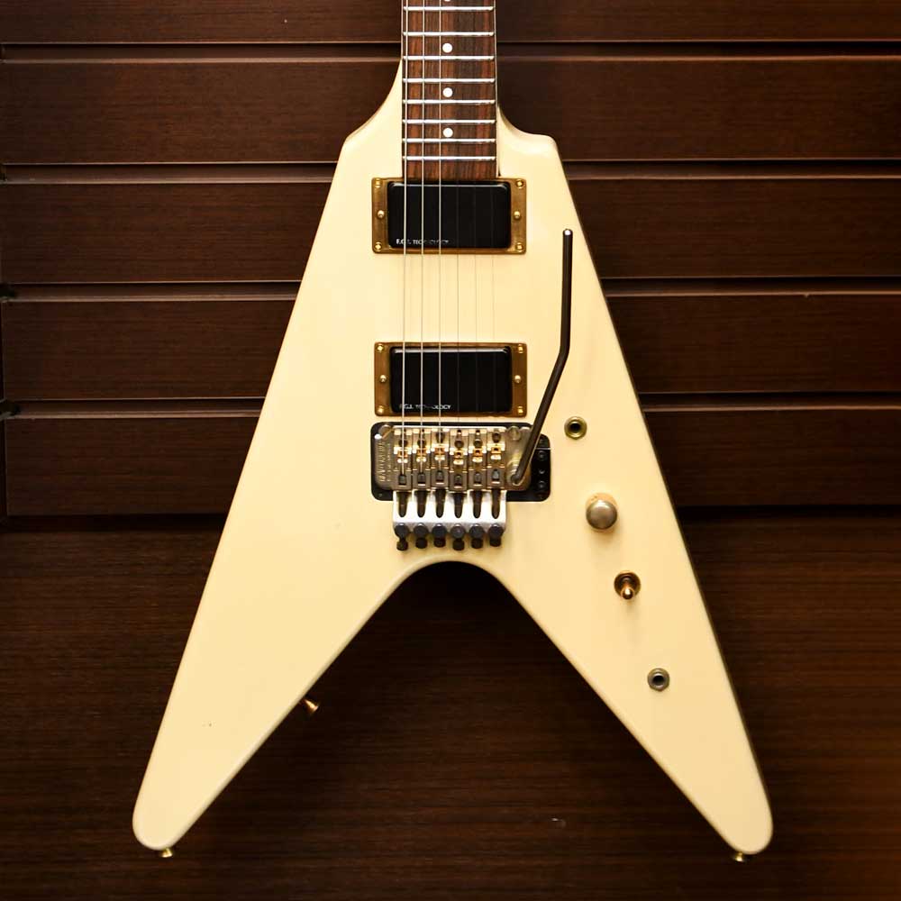 44MAGNUM JIMMY 広瀬さとし Model【状態】擦り傷や打痕等が多数あります。ネックに反りはなく、トラスロッドも余裕があります。フレットの残りは7割程度です。ハードケース付属当店の商品は専門スタッフによって調整済みです。商品の詳細は電話、メールにてお気軽にお問い合わせください。買取、下取りにも力を入れておりますので是非ご相談ください!(TAX FREE. 免税販売を行っています。 TAX FREE 可提供免税 )TEL 03-3295-4611Mail secondhands@shimokura-gakki.com