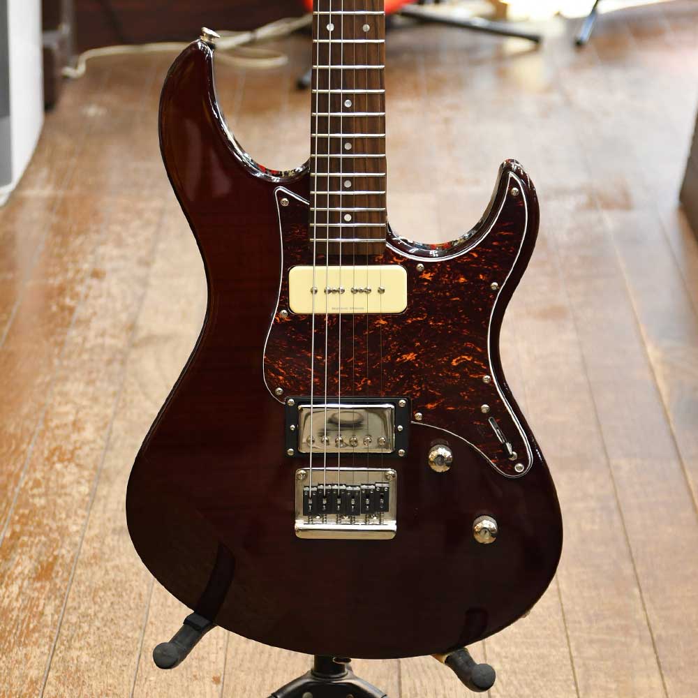 【状態】細かな擦り傷小さな打痕等があります。ネックに反りはなく、トラスロッドも余裕があります。フレットの残りは8割程度です。オリジナルソフトケース付属当店の商品は専門スタッフによって調整済みです。商品の詳細は電話、メールにてお気軽にお問い合わせください。買取、下取りにも力を入れておりますので是非ご相談ください!(TAX FREE. 免税販売を行っています。 TAX FREE 可提供免税 )TEL 03-3293-7727