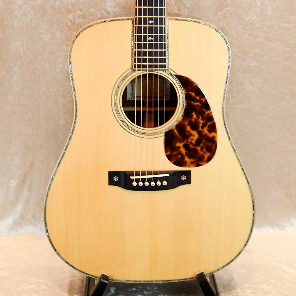 Made in Japan【状態】細かな擦り傷や小さな打痕等があります。ネックに反りはなく、トラスロッドも余裕があります。フレットの残りは7割程度です。当店の商品は専門スタッフによって調整済みです。買取、下取りにも力を入れておりますので是非ご相談ください!(TAX FREE. 免税販売を行っています。 TAX FREE 可提供免税 )TEL 03-3295-4611Mail secondhands@shimokura-gakki.com