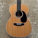 世界中のギタリストから愛されているアコースティックブランド Martin の中でも 最も人気の高い Martin を代表するスタンダードシリーズの一つ。 レスポンスに優れ、低域から高域までバランスの良いサウンドが魅力の000サイズの中でも トップにスプルース、サイド＆バックにローズウッドを採用した最も人気の高いモデルです。 Spec Body Top : Sitka Spruce Side&back : East Indian Rosewood Neck : Select Hardwood Fingerboard : Ebony 状態 ストラップピン取り付け、エンドピンをコンバージョンタイプに交換。 擦り傷や小さな打痕等があります。 フレットの残りは7割程度です。 当店の商品は専門スタッフによって調整済みです。 商品の詳細は電話、メールにてお気軽にお問い合わせください。 買取・下取りにも力を入れておりますので是非ご相談ください! TEL:048-643-6500 mail:shimokura-omiya@mvb.biglobe.ne.jp