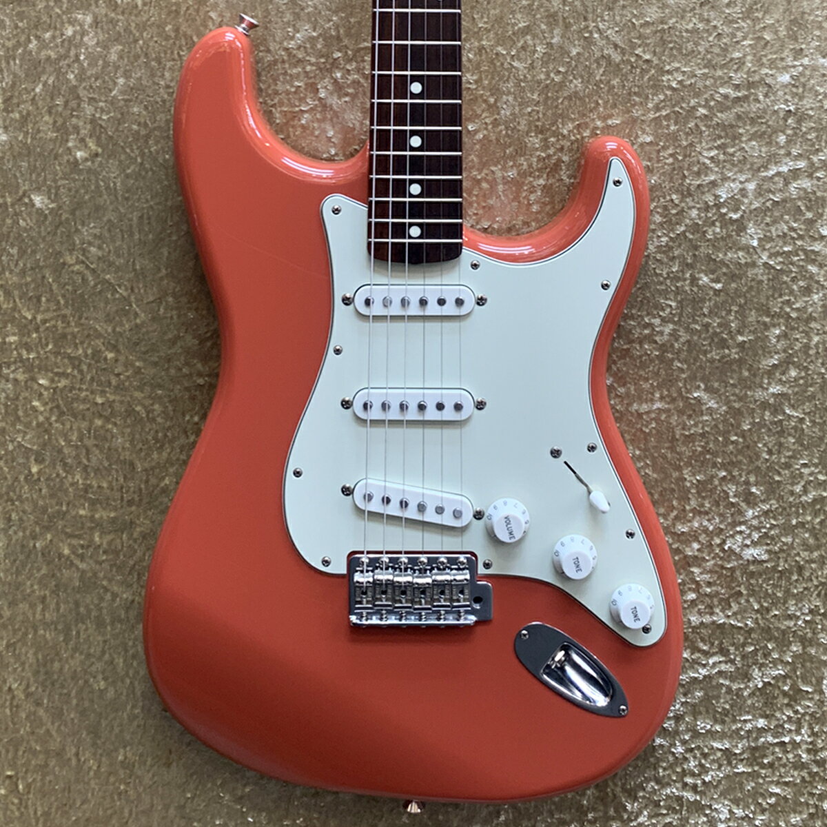 yÁz 2021N Made in Japan Traditional 60s Stratocaster\tgP[Xt