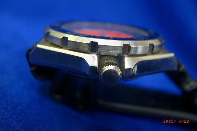 【送料・代引き手数料無料】デッドストック タグ付RICOH リコー 腕時計クォーツ　70年代に一世風靡をした伝説のブランドライトニングボルト 100mダイバーズ オレンジ文字盤【送料・代引き手数料無料】メンズ ギフト プレゼント