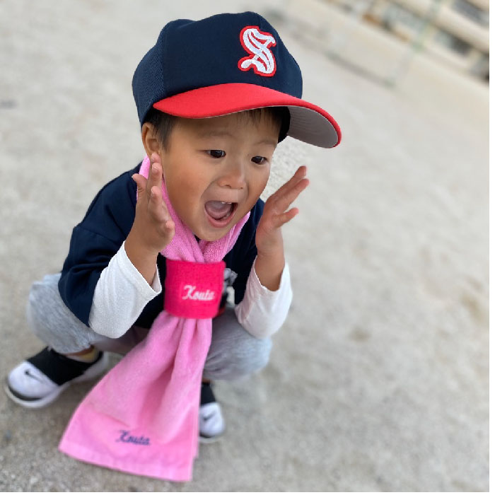 ショートリストバンドとマフラータオルのセットです 同じ名前もしくは同じ番号を刺繍サービスです セットでお得となっています 刺繍 番号 ネーム チーム 応援 野球 サッカー テニス バレー カラー プレゼント クリスマス安売り サッカー 用品 セール