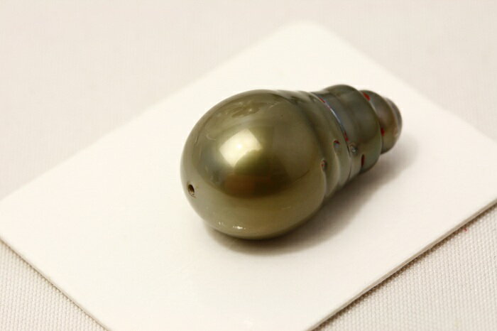 タヒチ黒蝶真珠パールルース　両穴　21×12mm　ブラックグレーカラー